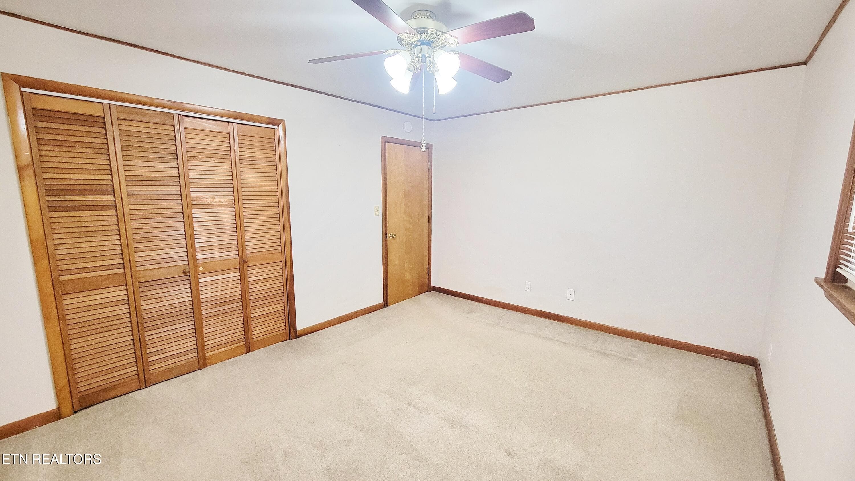 LARGE MAIN SUITE - 35 McDonald Rd, Midway, TN 37809