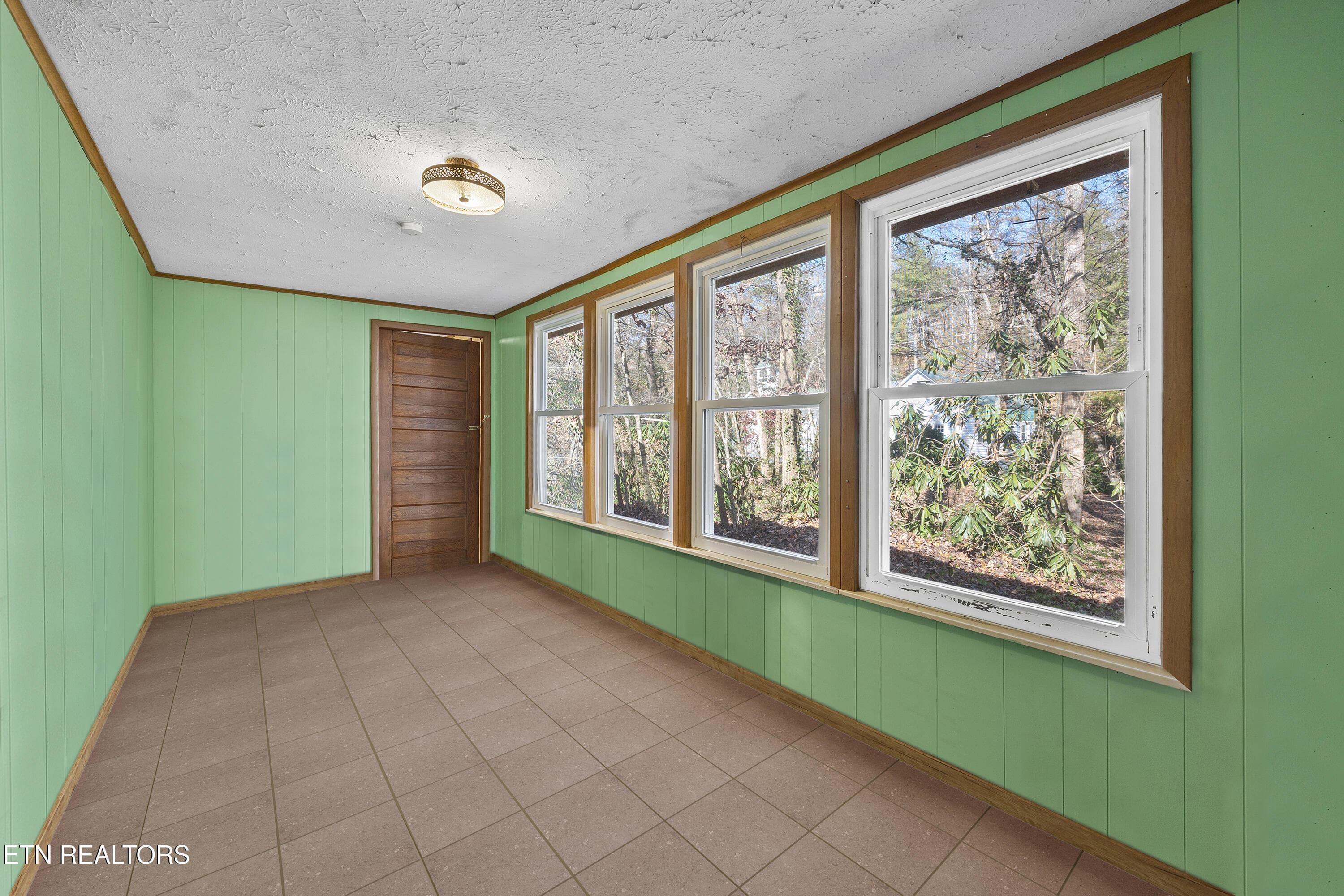 Sunroom - 4413 E Scenic Drive, Gatlinburg, TN 37738, Gatlinburg