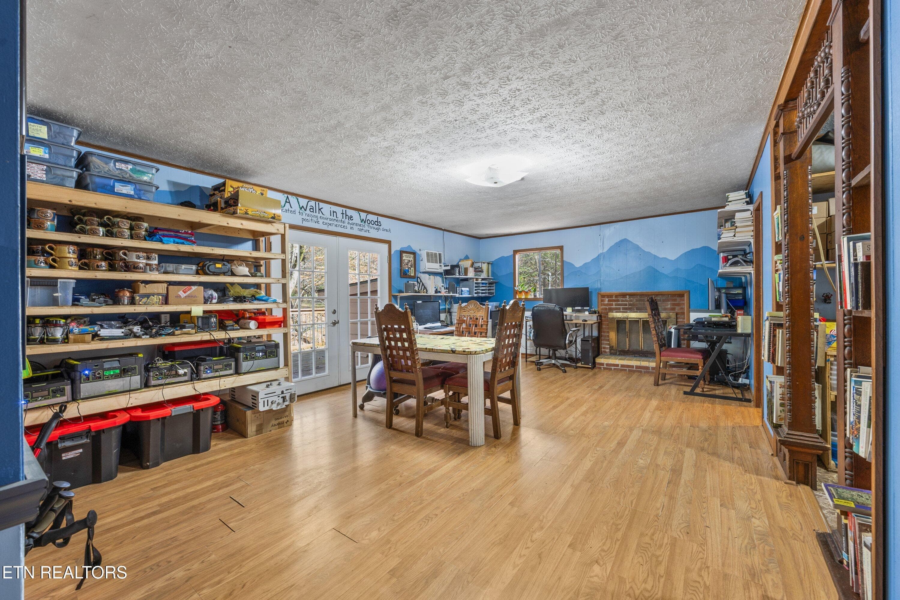 E Scenic Dr Entry_Living or Office Space - 4413 E Scenic Drive, Gatlinburg, TN 37738, Gatlinburg