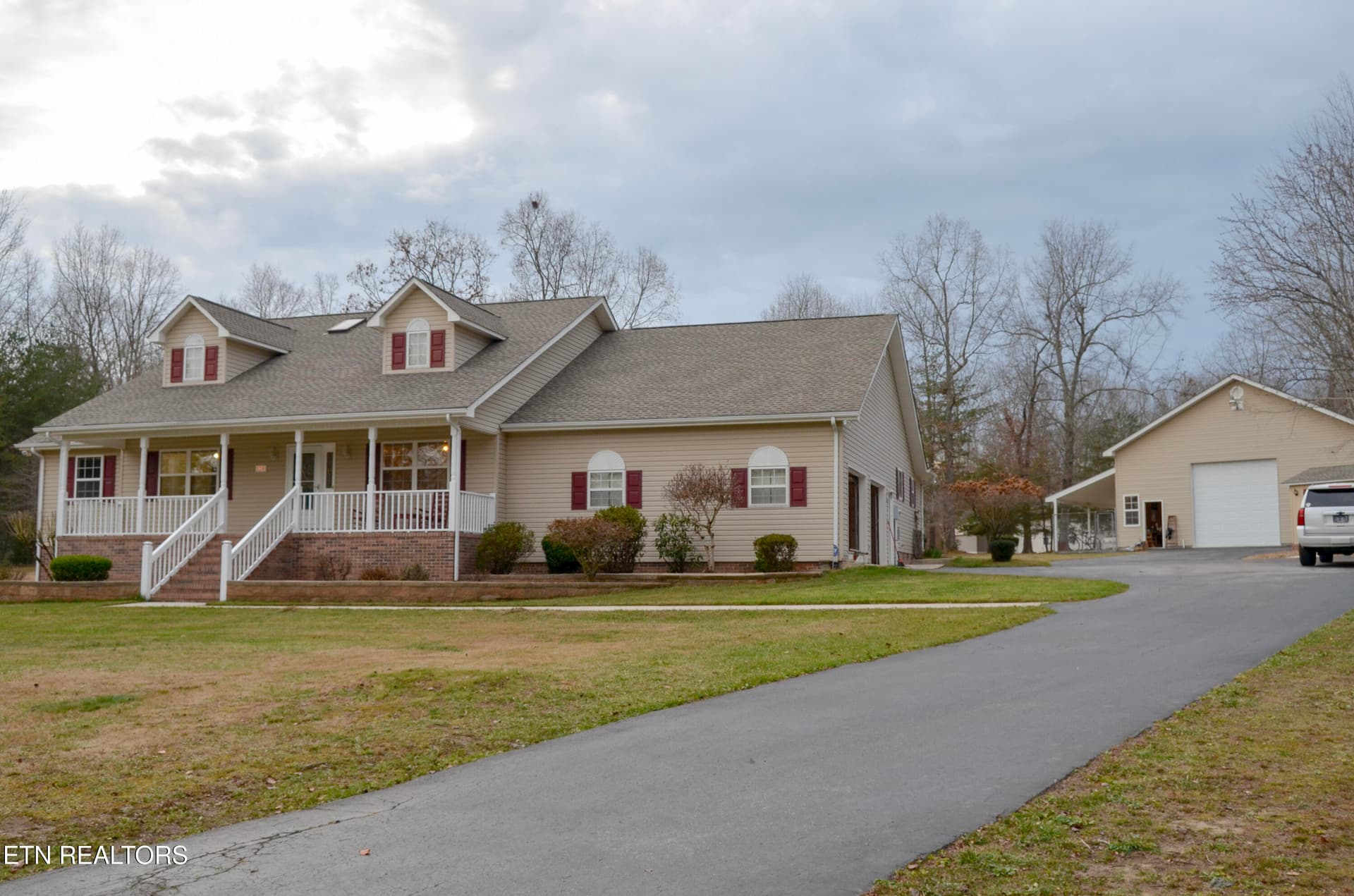 170 Pin Oak Lane, Crossville, TN 38555