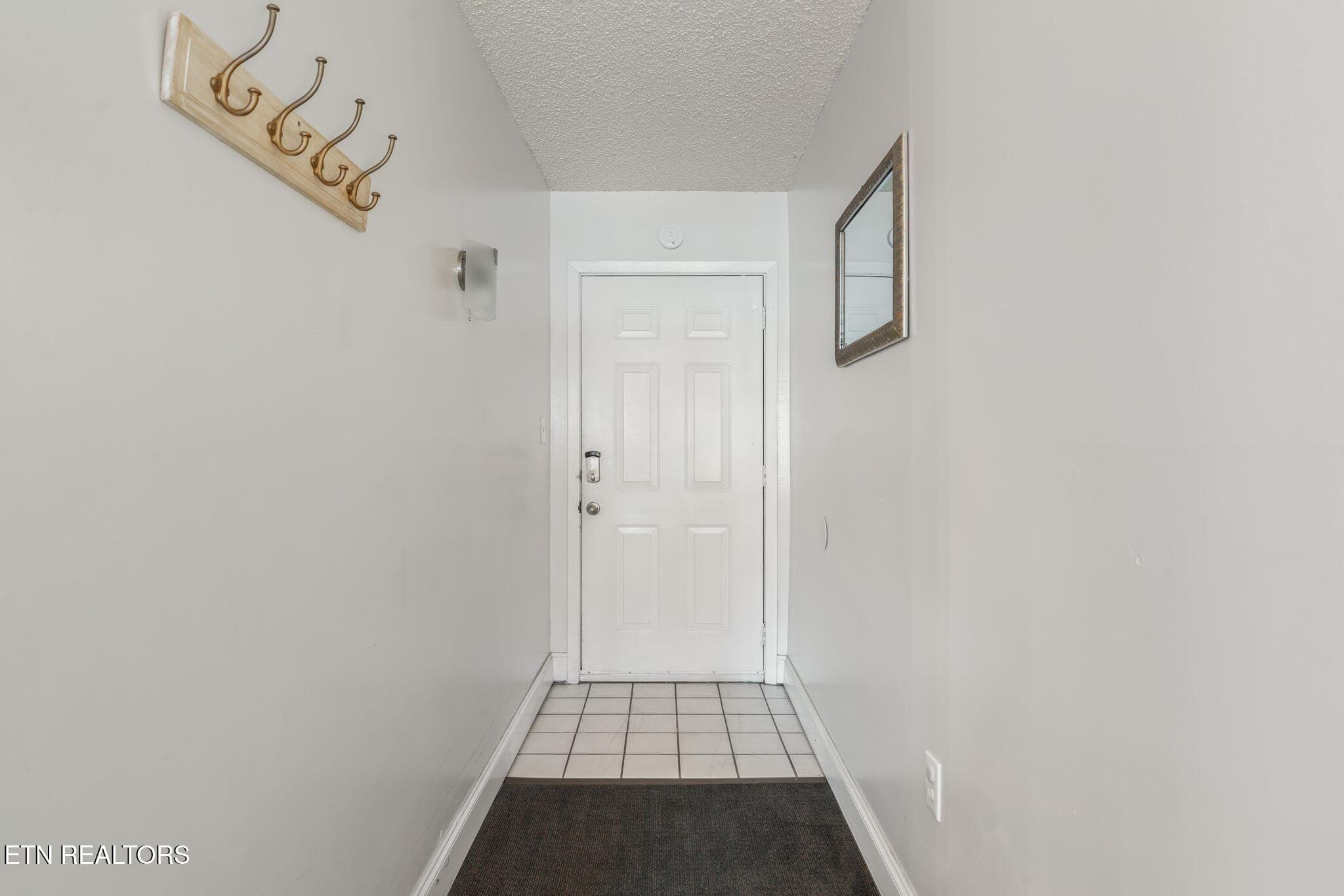 Vacation Rental Entry Way - 102 Baskins Creek Bypass 207, Gatlinburg, TN 37738, Gatlinburg