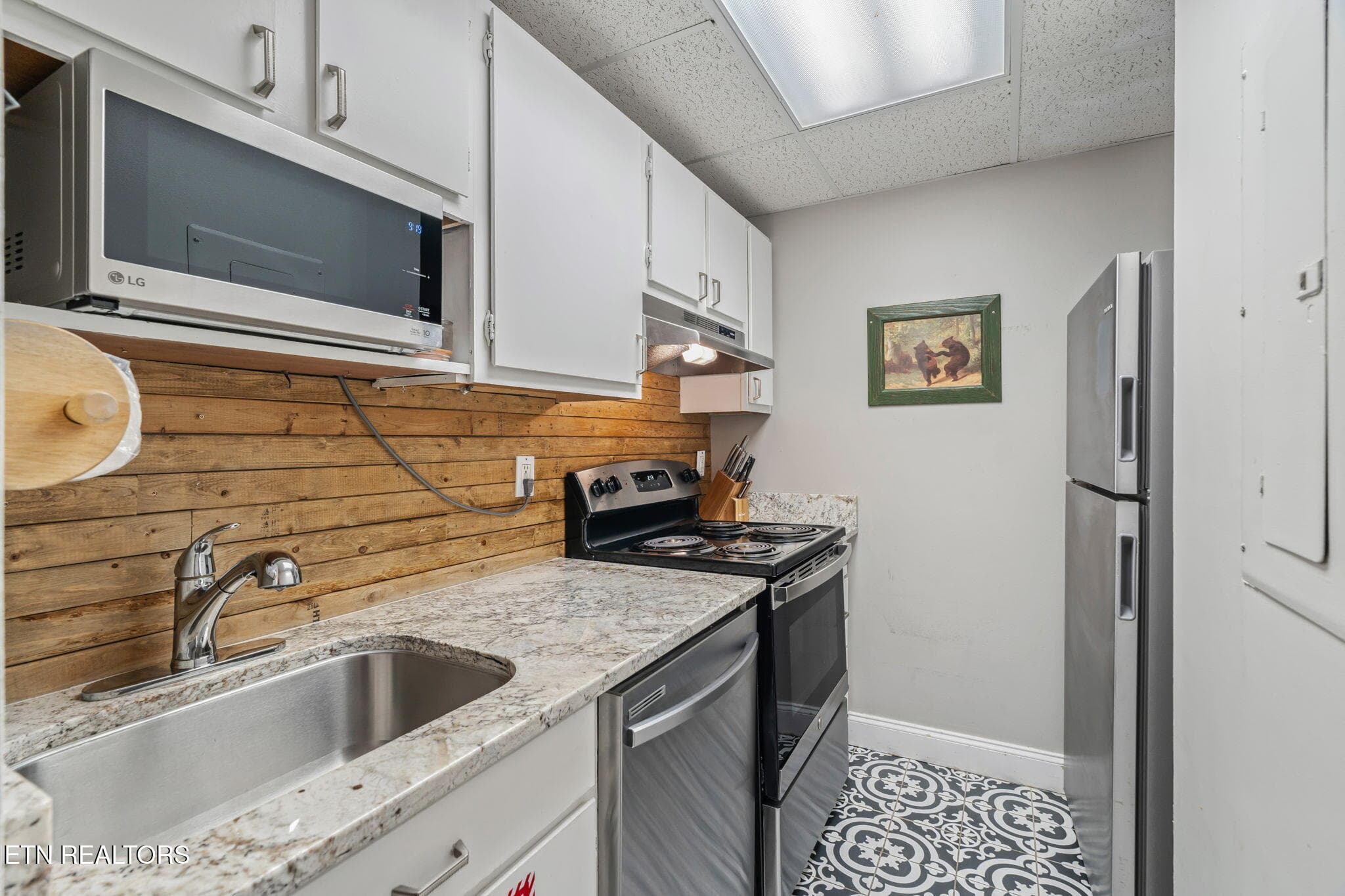 Vacation Rental Condo Kitchen - 102 Baskins Creek Bypass 207, Gatlinburg, TN 37738, Gatlinburg