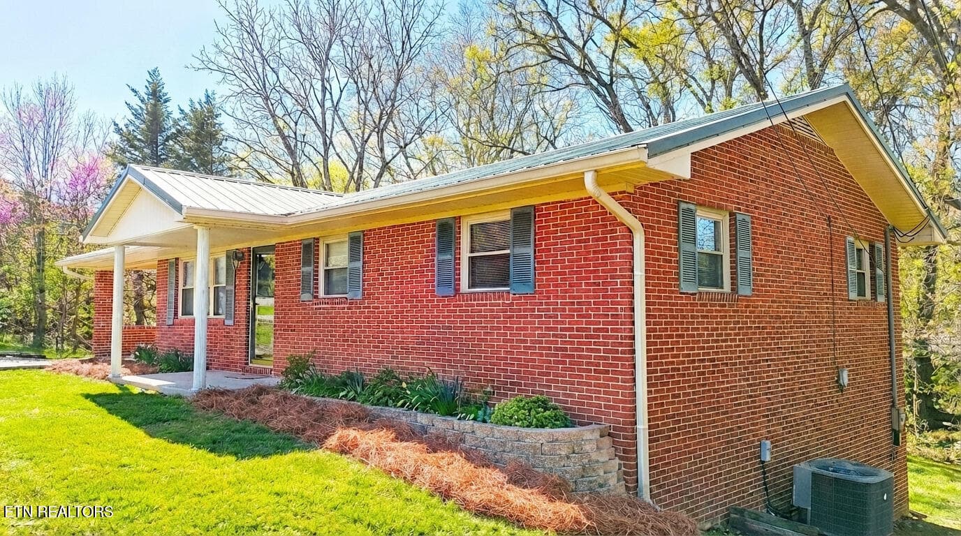 35 MCDONALD RIGHT S1 - 35 McDonald Rd, Midway, TN 37809