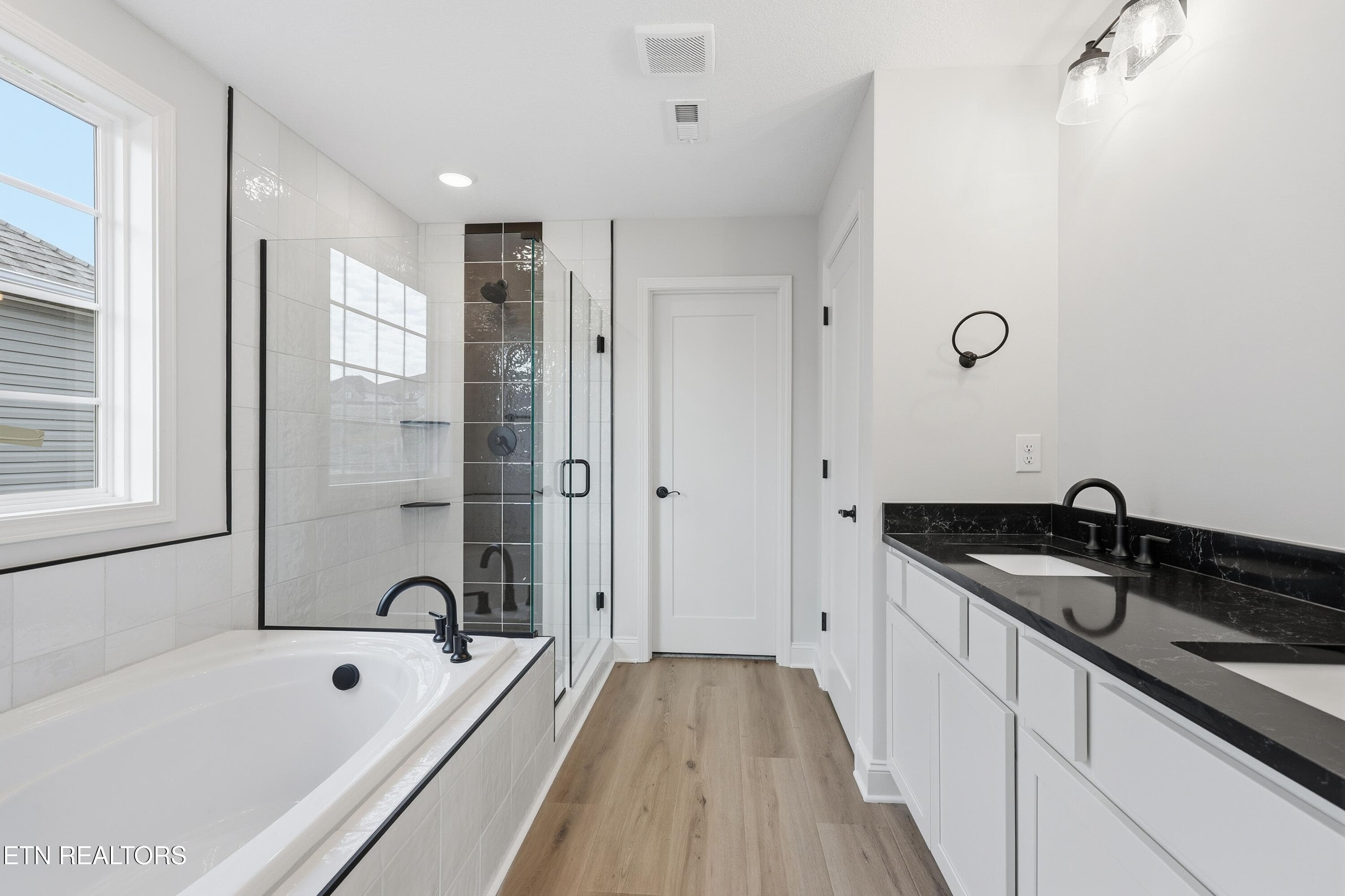 Primary Bath - 2036 Hickory Reserve Rd, Knoxville, TN 37932, Knoxville
