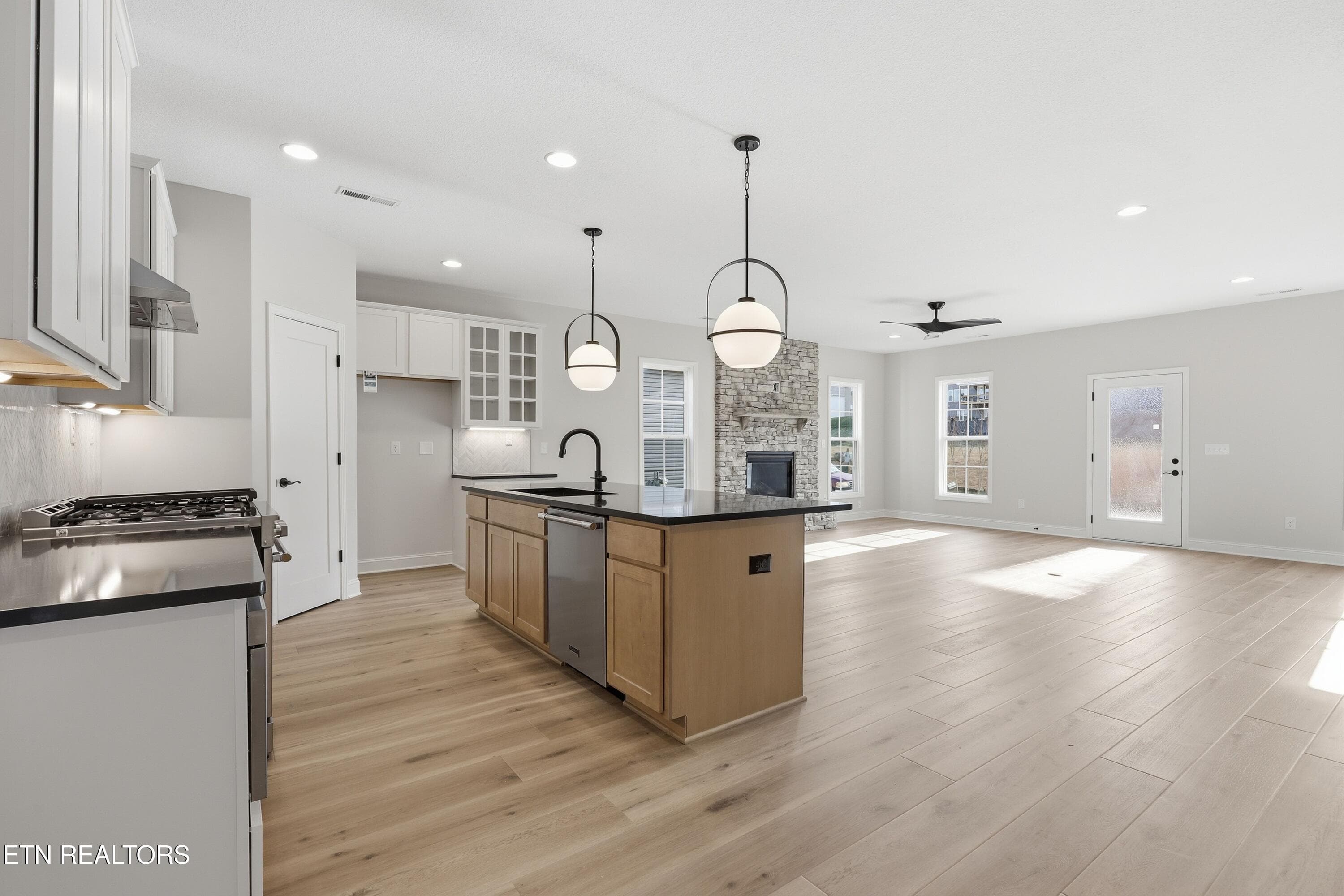 Kitchen #3 - 2036 Hickory Reserve Rd, Knoxville, TN 37932, Knoxville