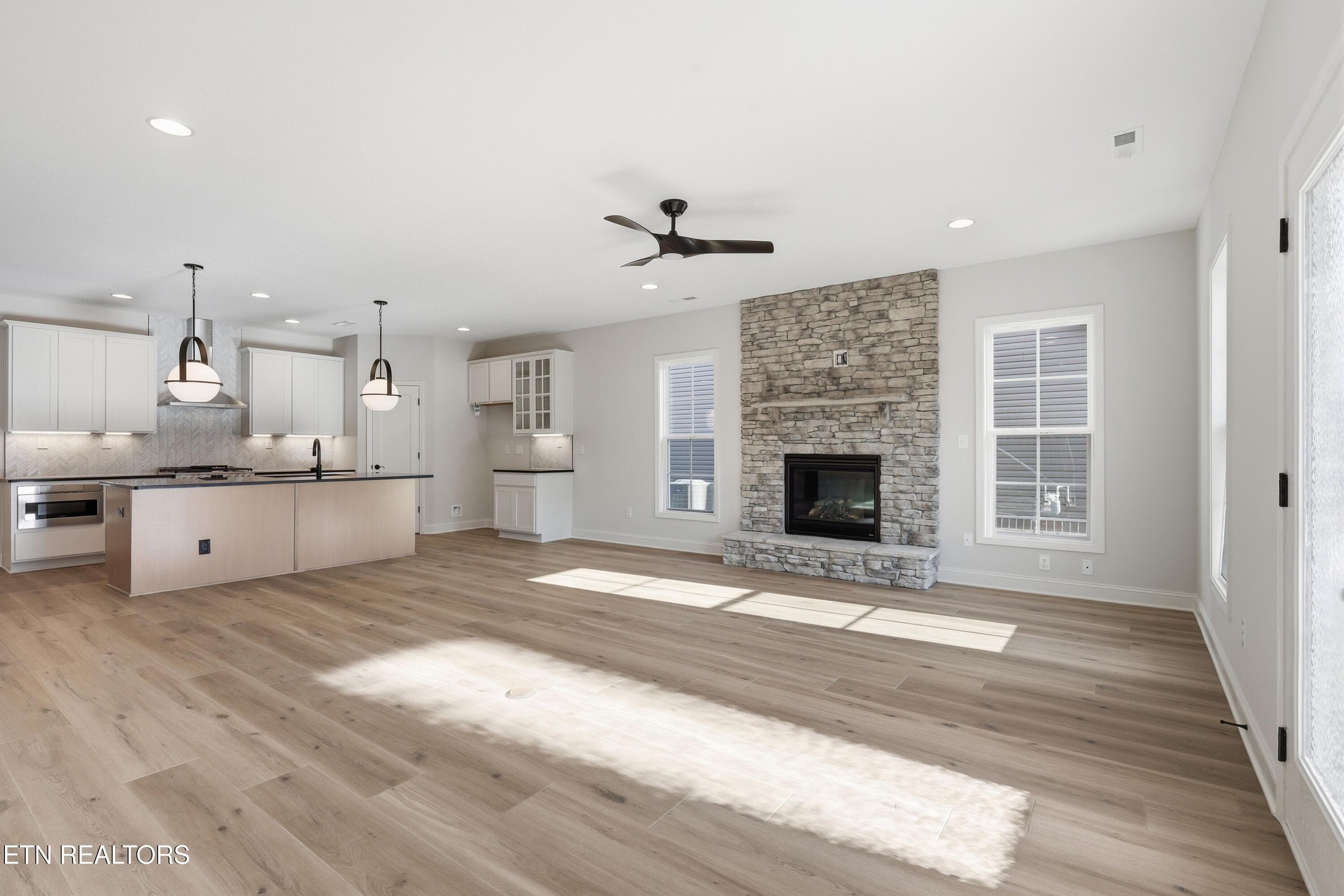 Living Area - 2036 Hickory Reserve Rd, Knoxville, TN 37932, Knoxville