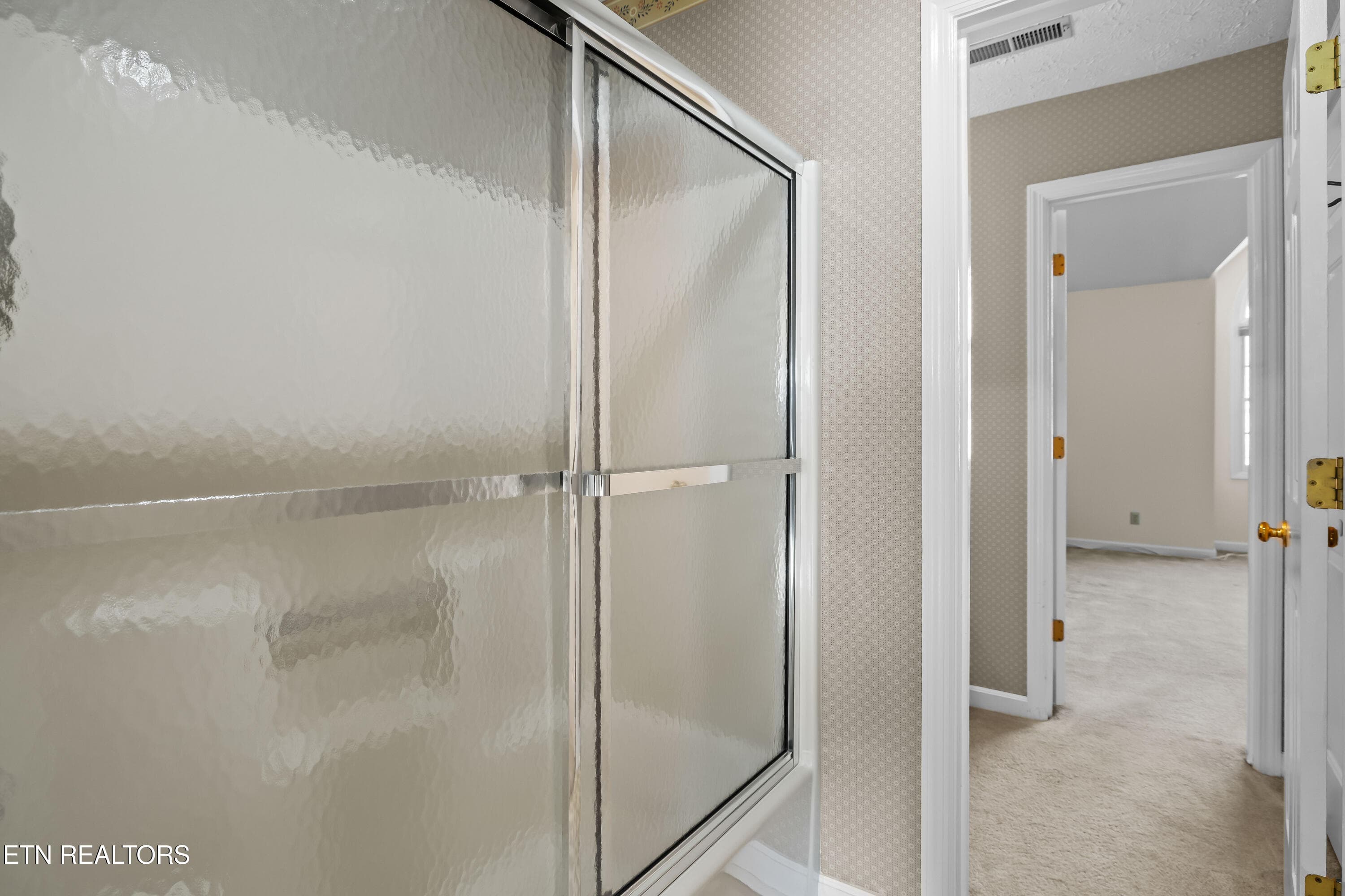 Jack and jill Bathroom - 905 Glennshire Drive, Knoxville, TN 37923, Knoxville