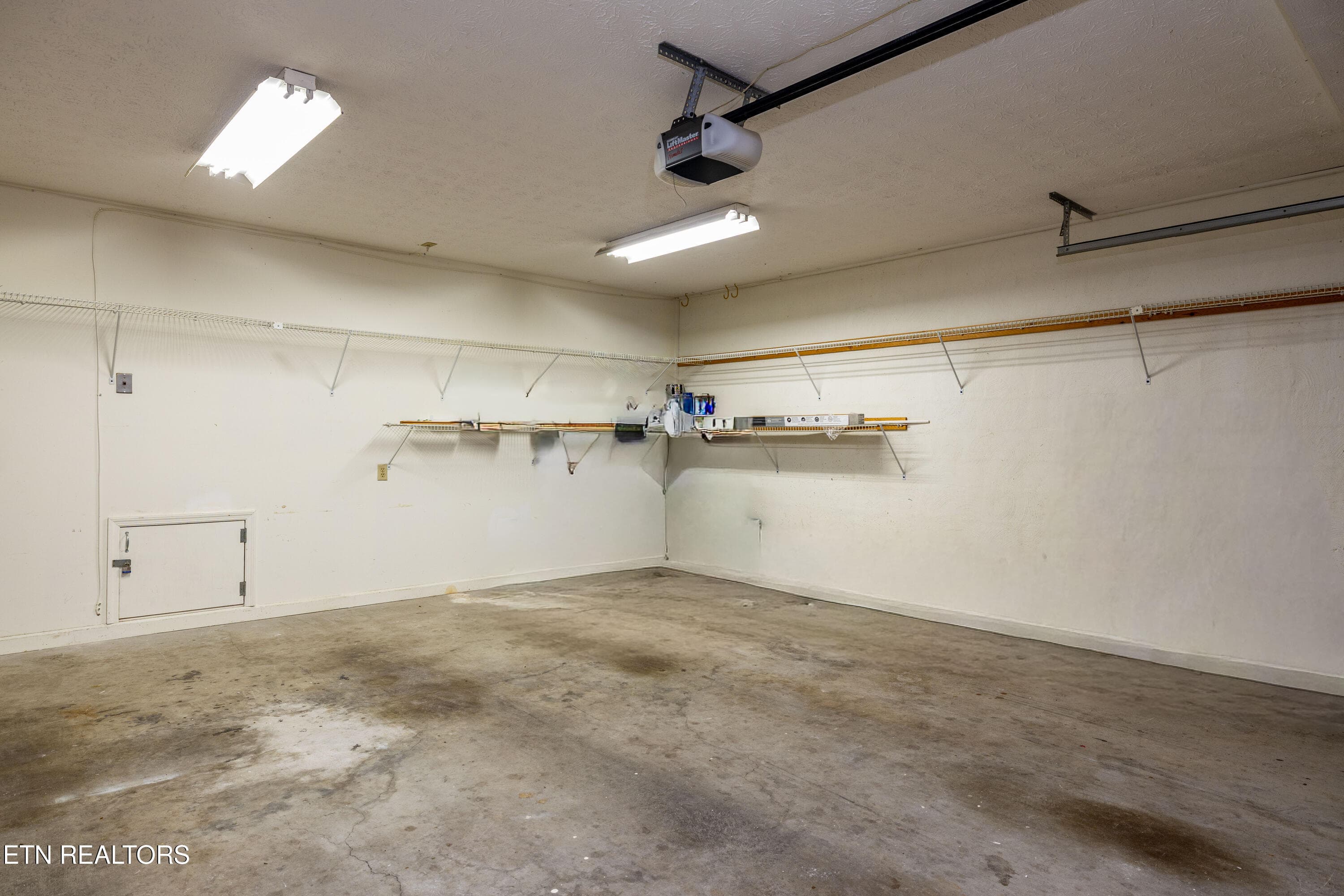 2 Car Garage - 905 Glennshire Drive, Knoxville, TN 37923, Knoxville