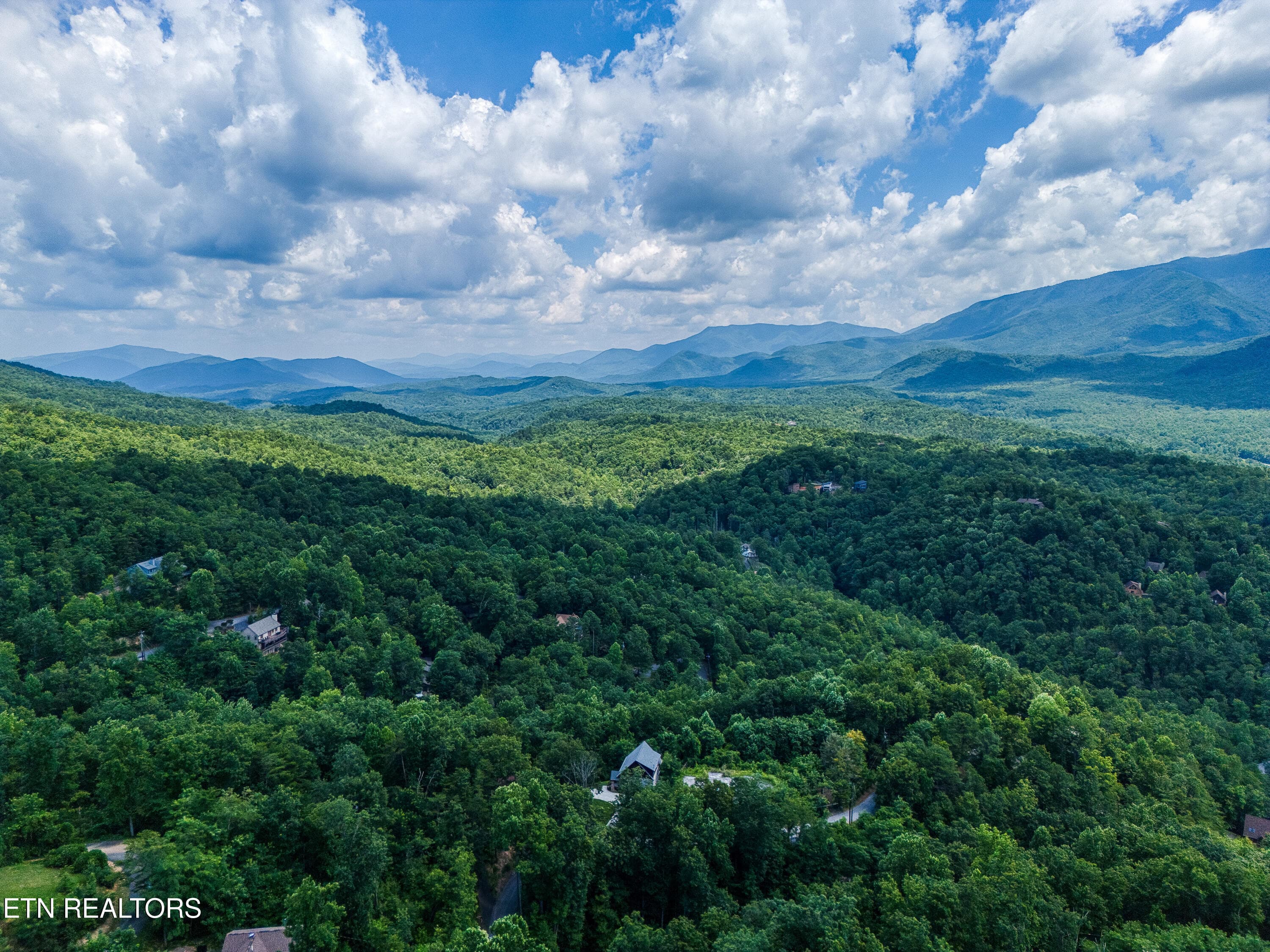 804 Upper Picadilly Ln-0018 - 804 Upper Picadilly Lane, Gatlinburg, TN 37738, Gatlinburg