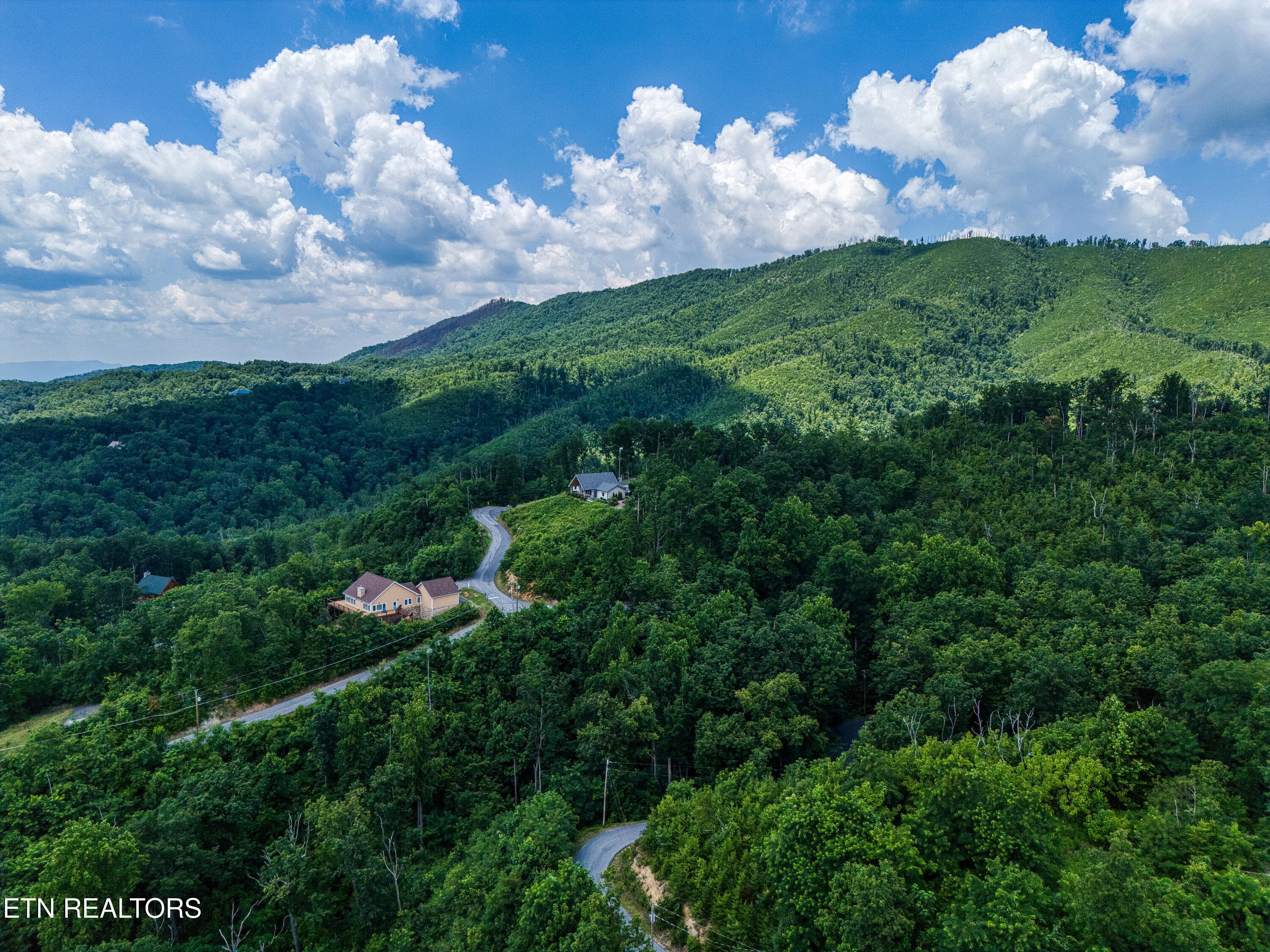 804 Upper Picadilly Ln-0019 - 804 Upper Picadilly Lane, Gatlinburg, TN 37738, Gatlinburg
