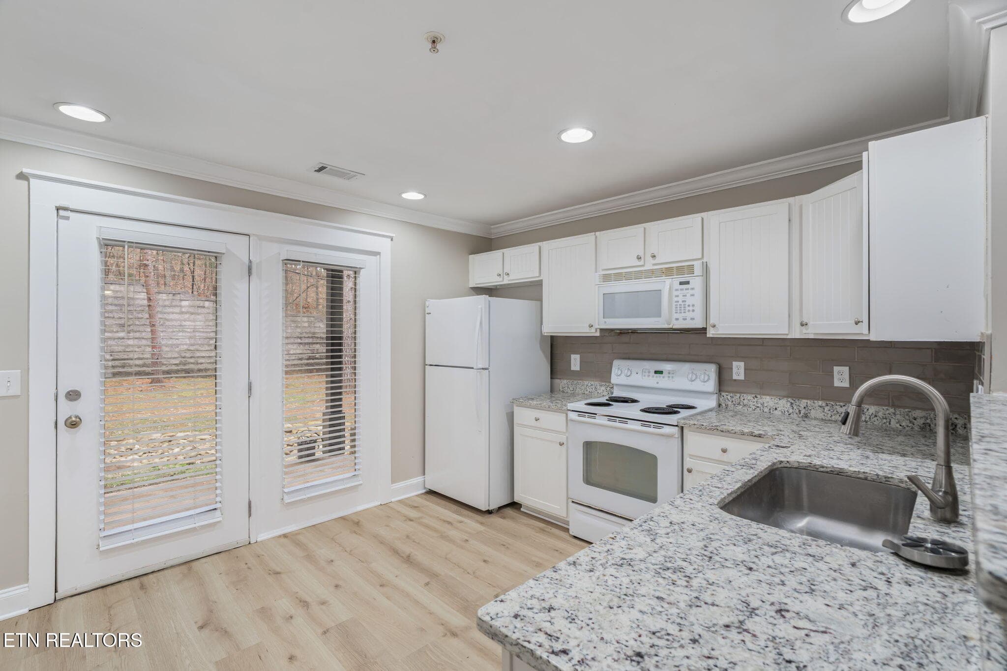 11-web-or-mls-3918 Cherokee Woods Way #1 - 3918 Cherokee Woods Way 104, Knoxville, TN 37920, Knoxville