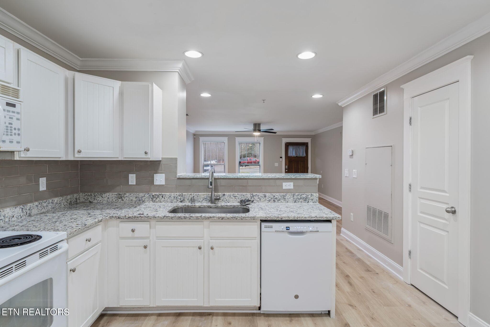 13-web-or-mls-3918 Cherokee Woods Way #1 - 3918 Cherokee Woods Way 104, Knoxville, TN 37920, Knoxville