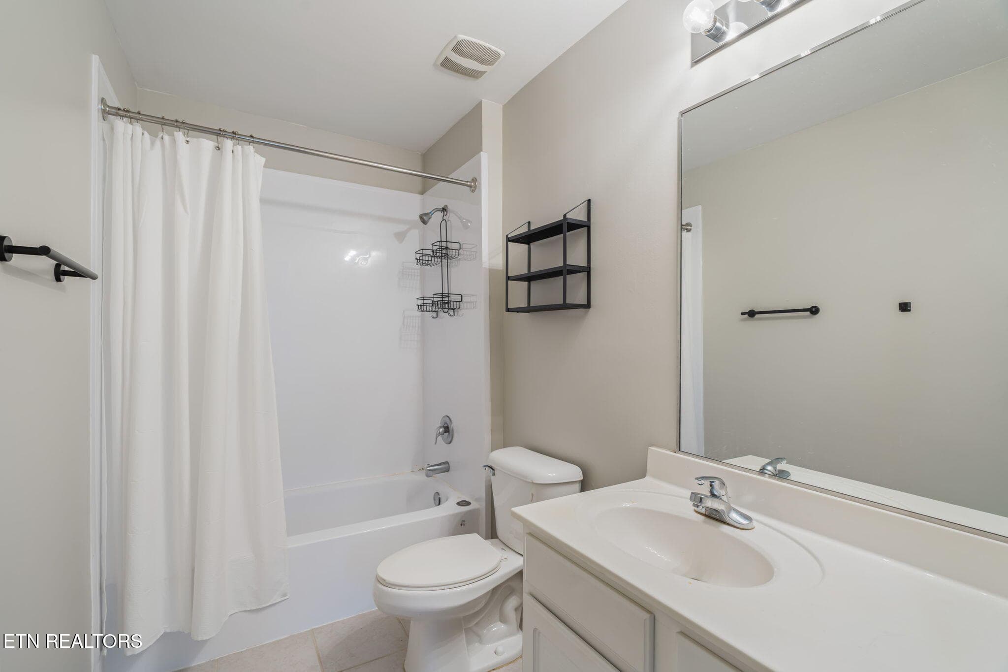 17-web-or-mls-3918 Cherokee Woods Way #1 - 3918 Cherokee Woods Way 104, Knoxville, TN 37920, Knoxville