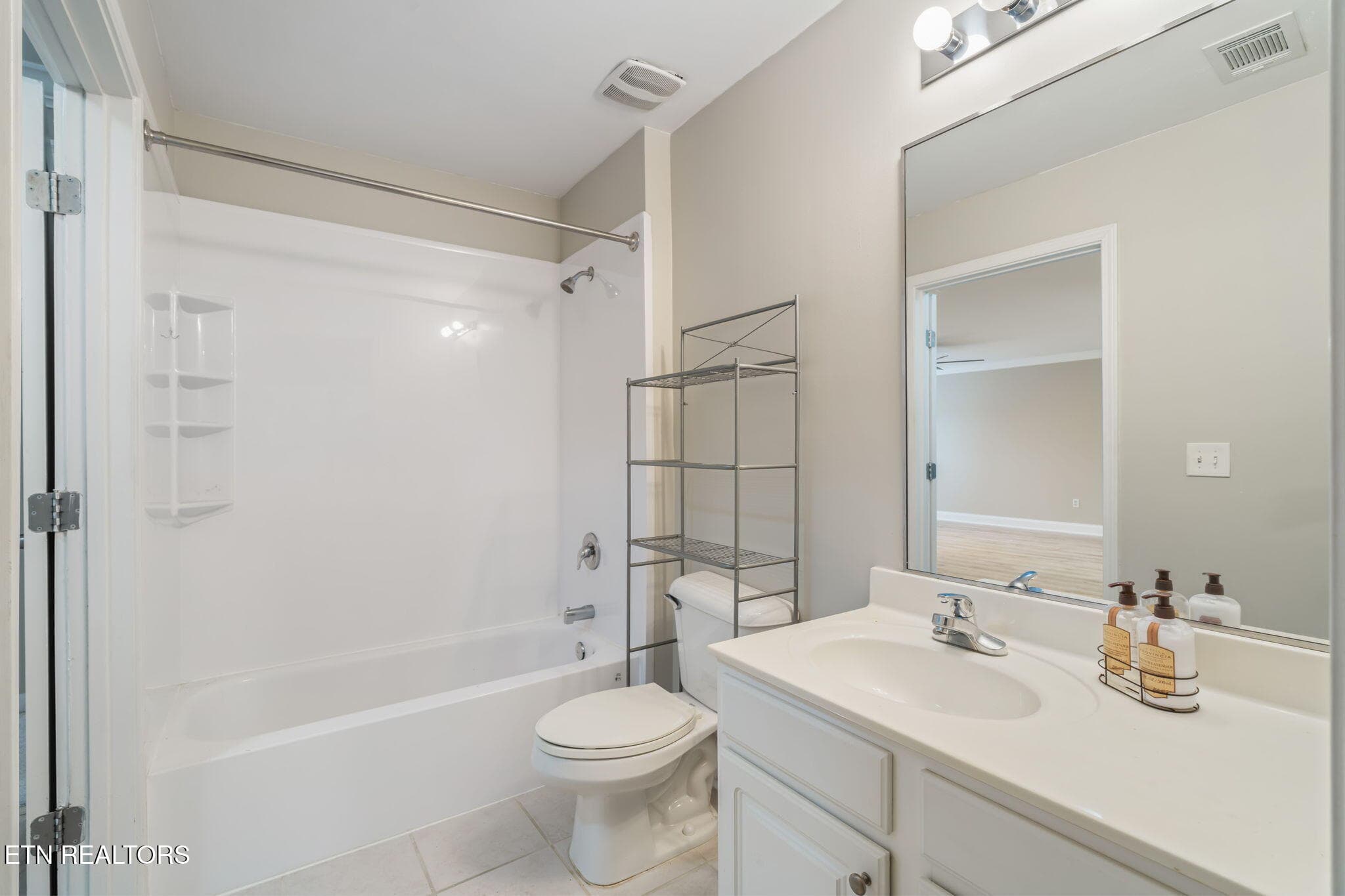 20-web-or-mls-3918 Cherokee Woods Way #1 - 3918 Cherokee Woods Way 104, Knoxville, TN 37920, Knoxville