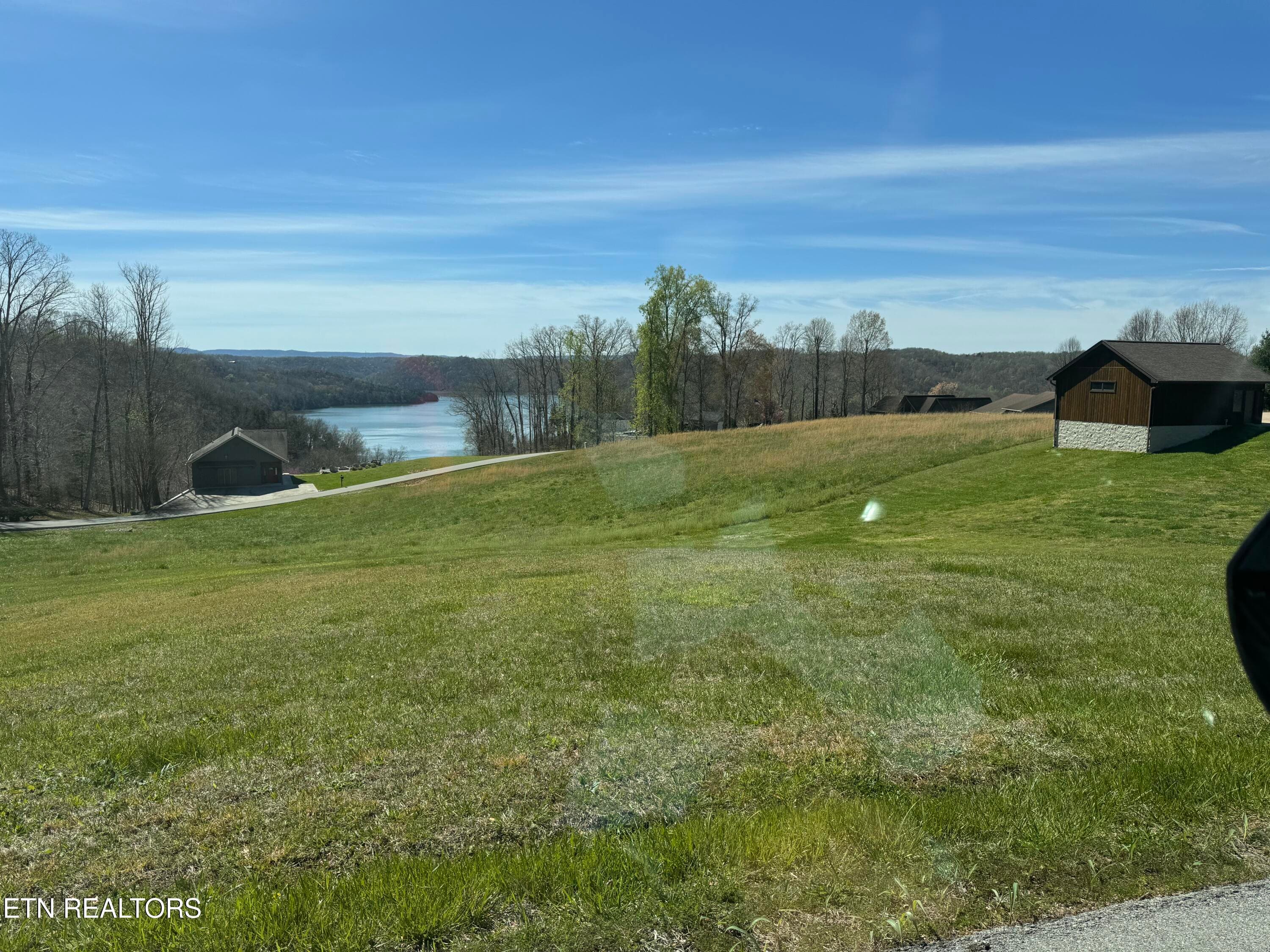 9 Mallard Pointe Drive, Byrdstown, TN 38549