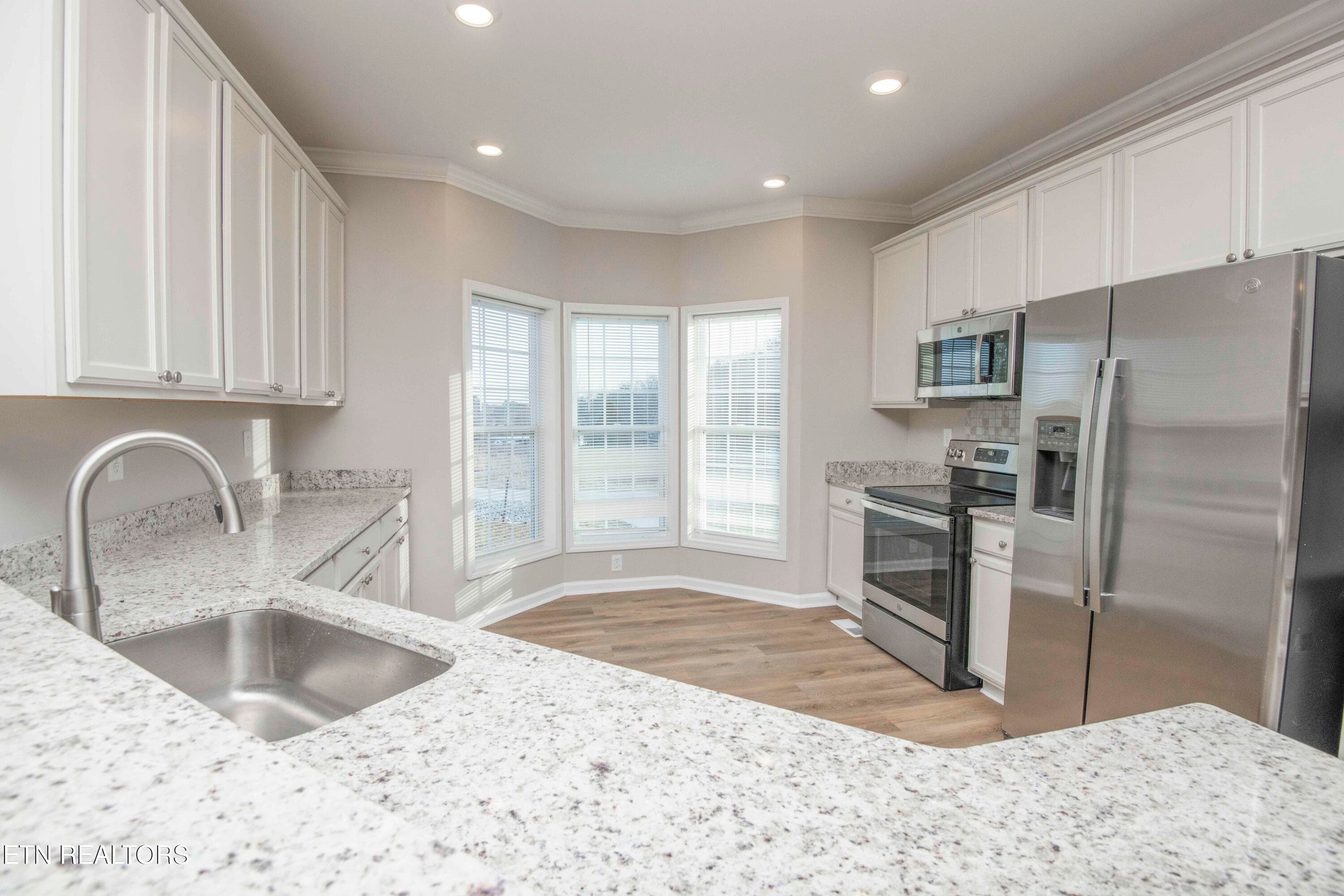 kitchen 7_1 - 155 Waters Edge Drive, Spring City, TN 37381, Spring City