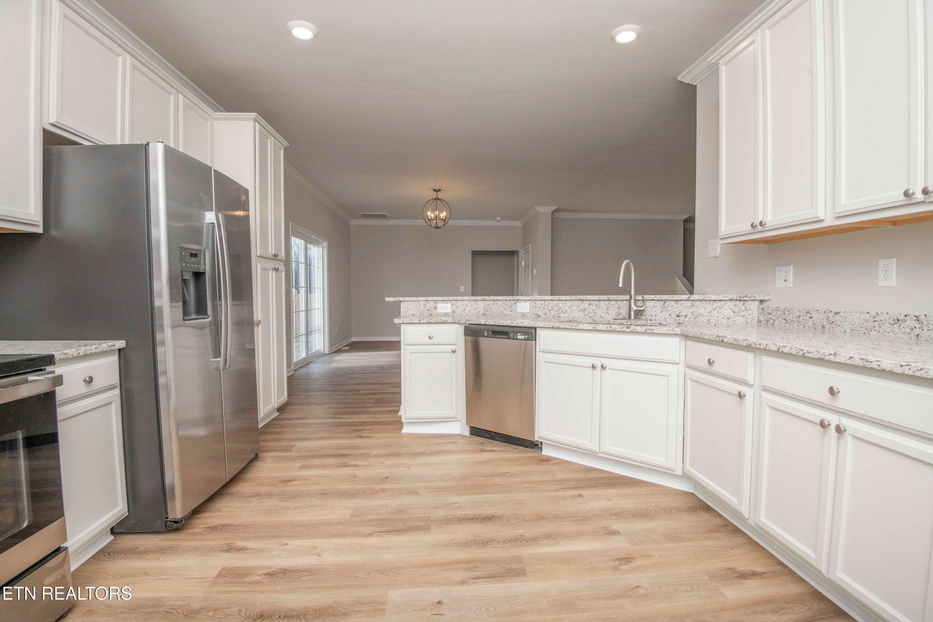 kitchen 4_1 - 155 Waters Edge Drive, Spring City, TN 37381, Spring City
