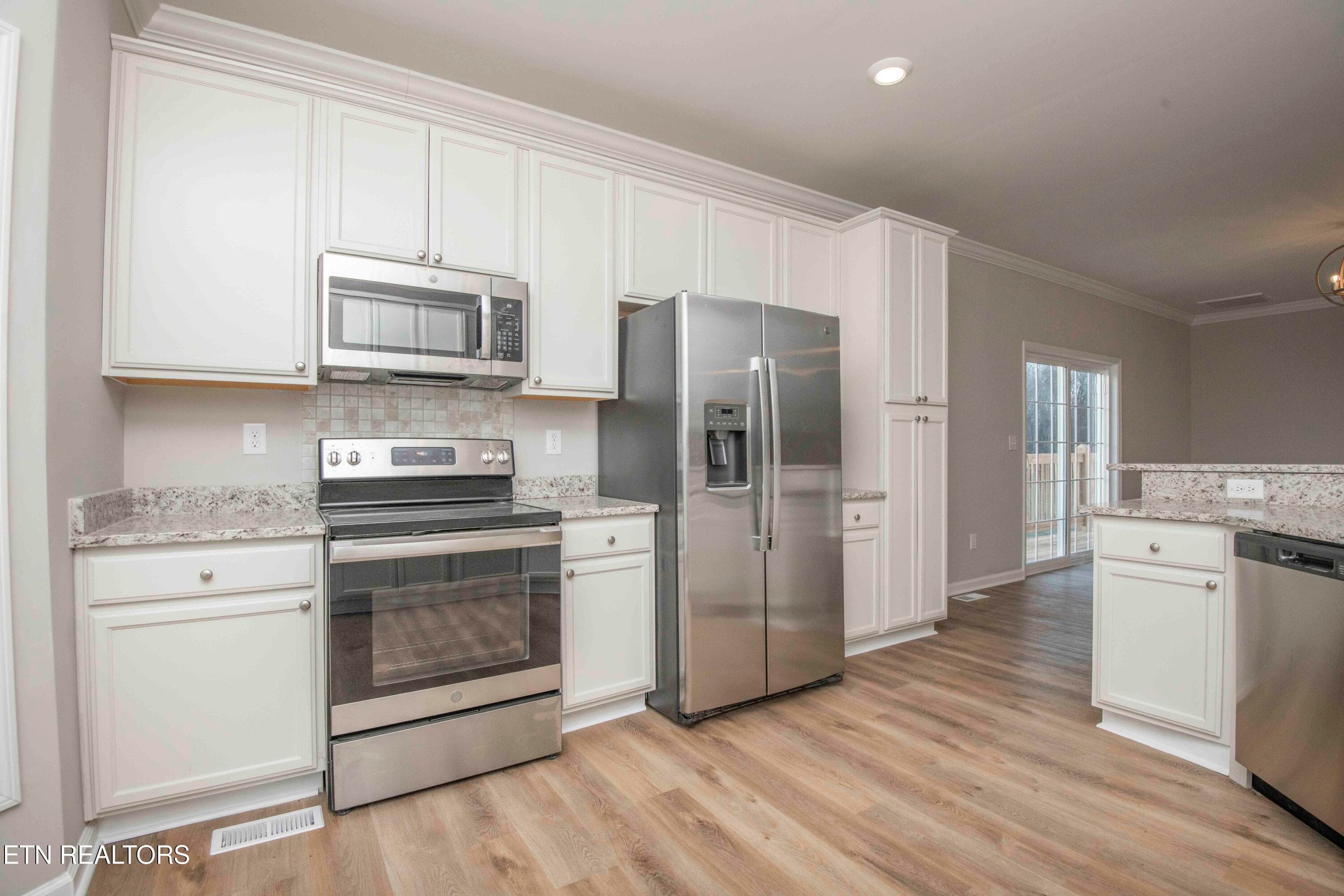 kitchen 3_1 - 155 Waters Edge Drive, Spring City, TN 37381, Spring City