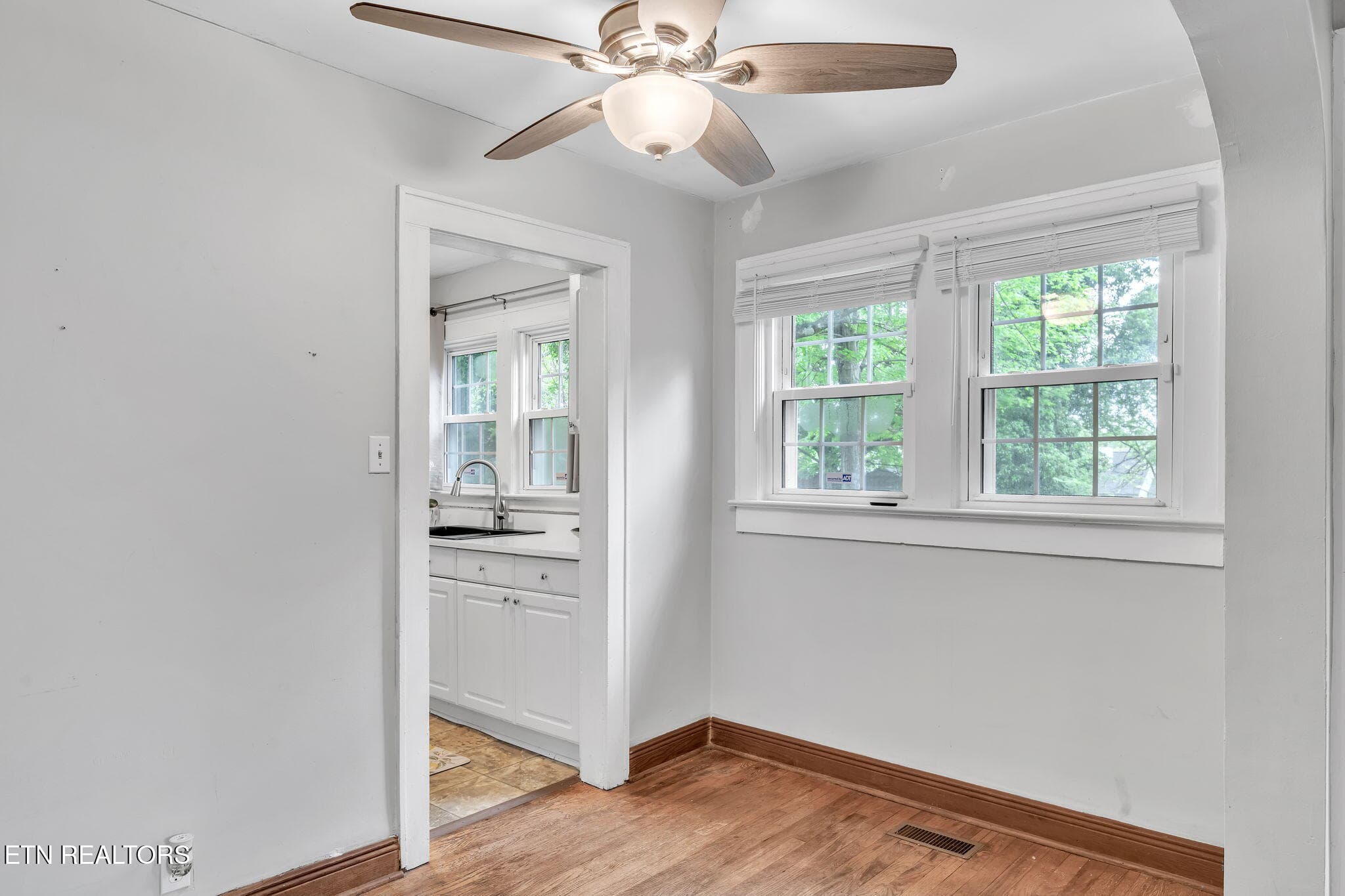 10-web-or-mls-1044 Parkway-16 - 1044 W Parkway Ave, Knoxville, TN 37912, Knoxville