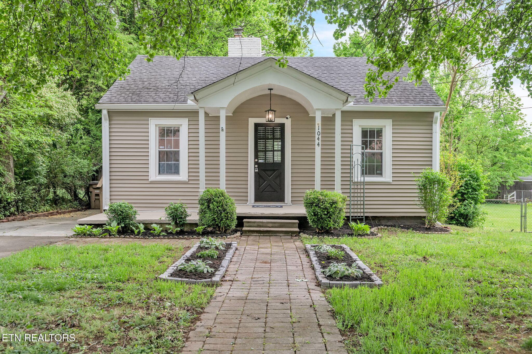 1044 W Parkway Ave, Knoxville, TN 37912