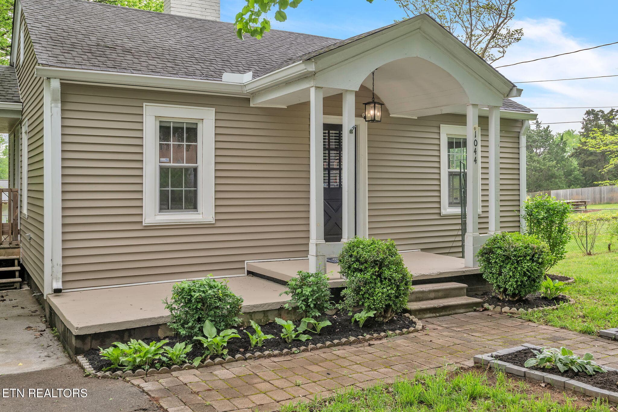 18-web-or-mls-1044 Parkway-37 - 1044 W Parkway Ave, Knoxville, TN 37912, Knoxville
