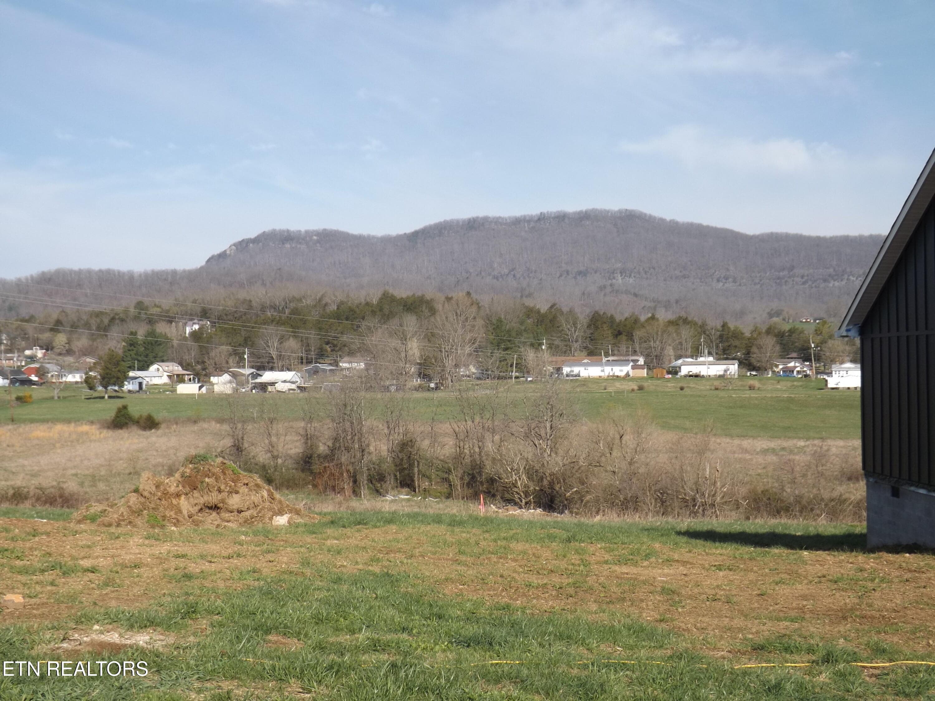 DSCF3816 - 941 Shawanee Rd, Harrogate, TN 37752