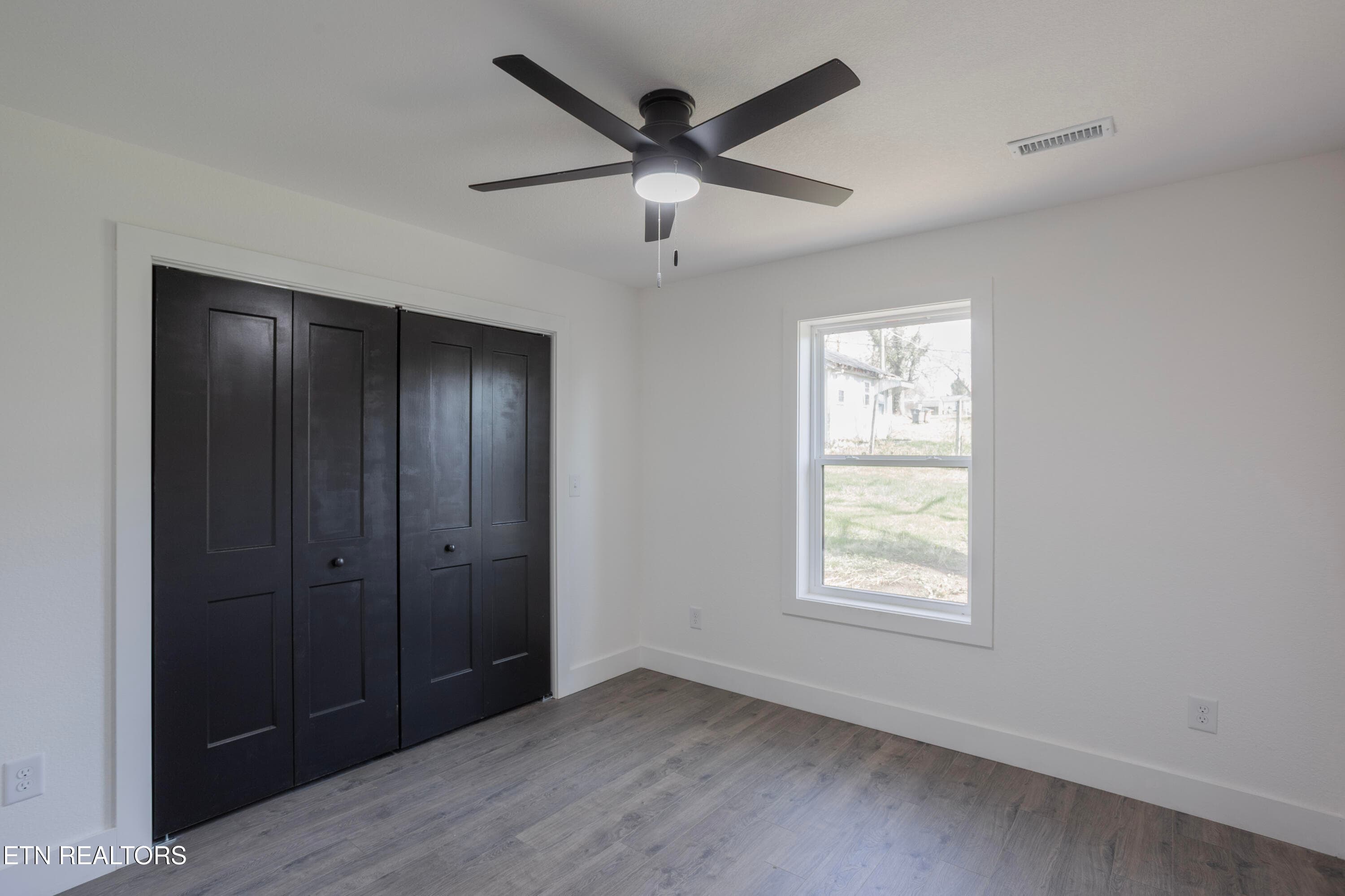 Interior_Guest-BD1_01 - 2317 E Glenwood Ave, Knoxville, TN 37917, Knoxville