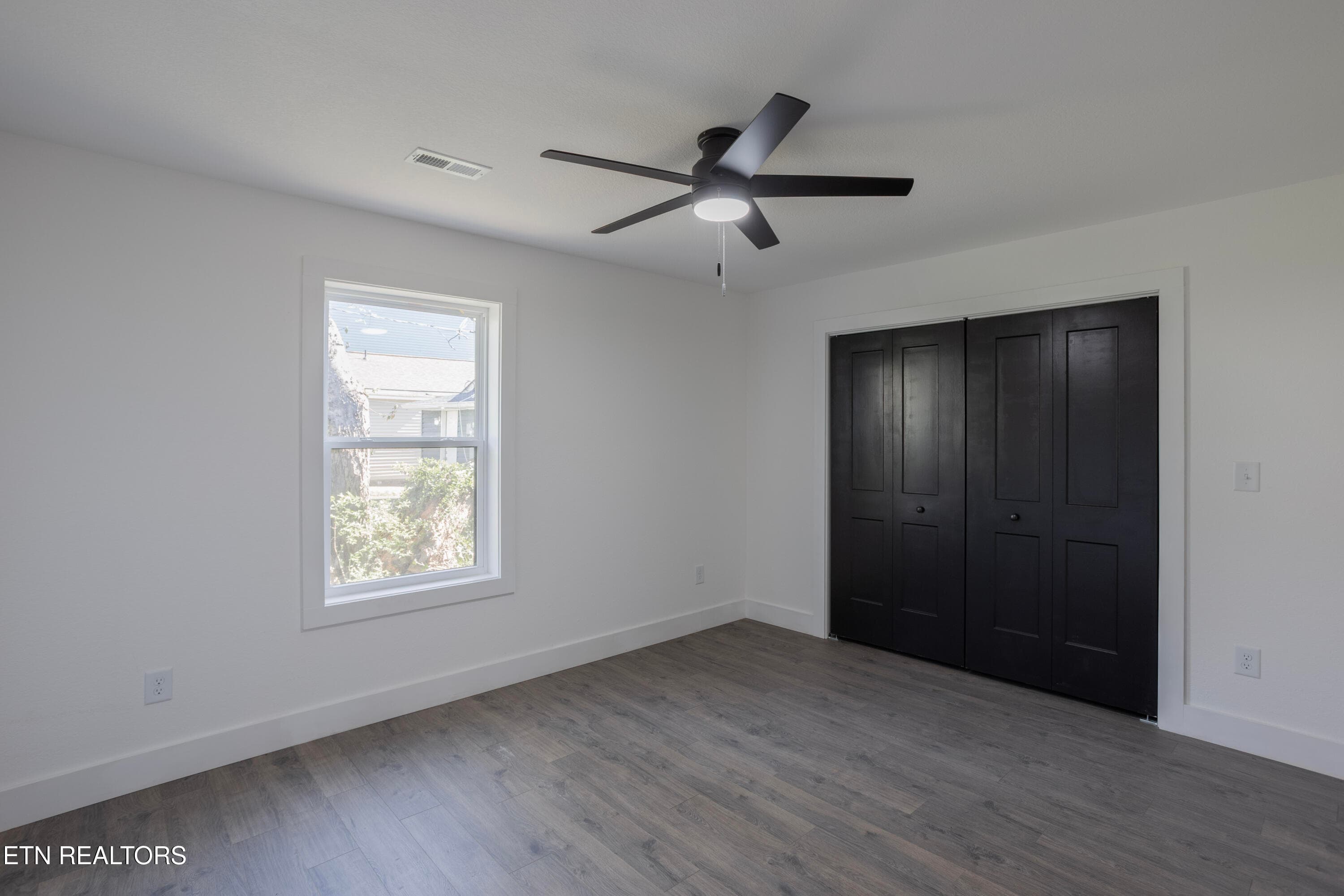 Interior_Guest-BD2_01 - 2317 E Glenwood Ave, Knoxville, TN 37917, Knoxville