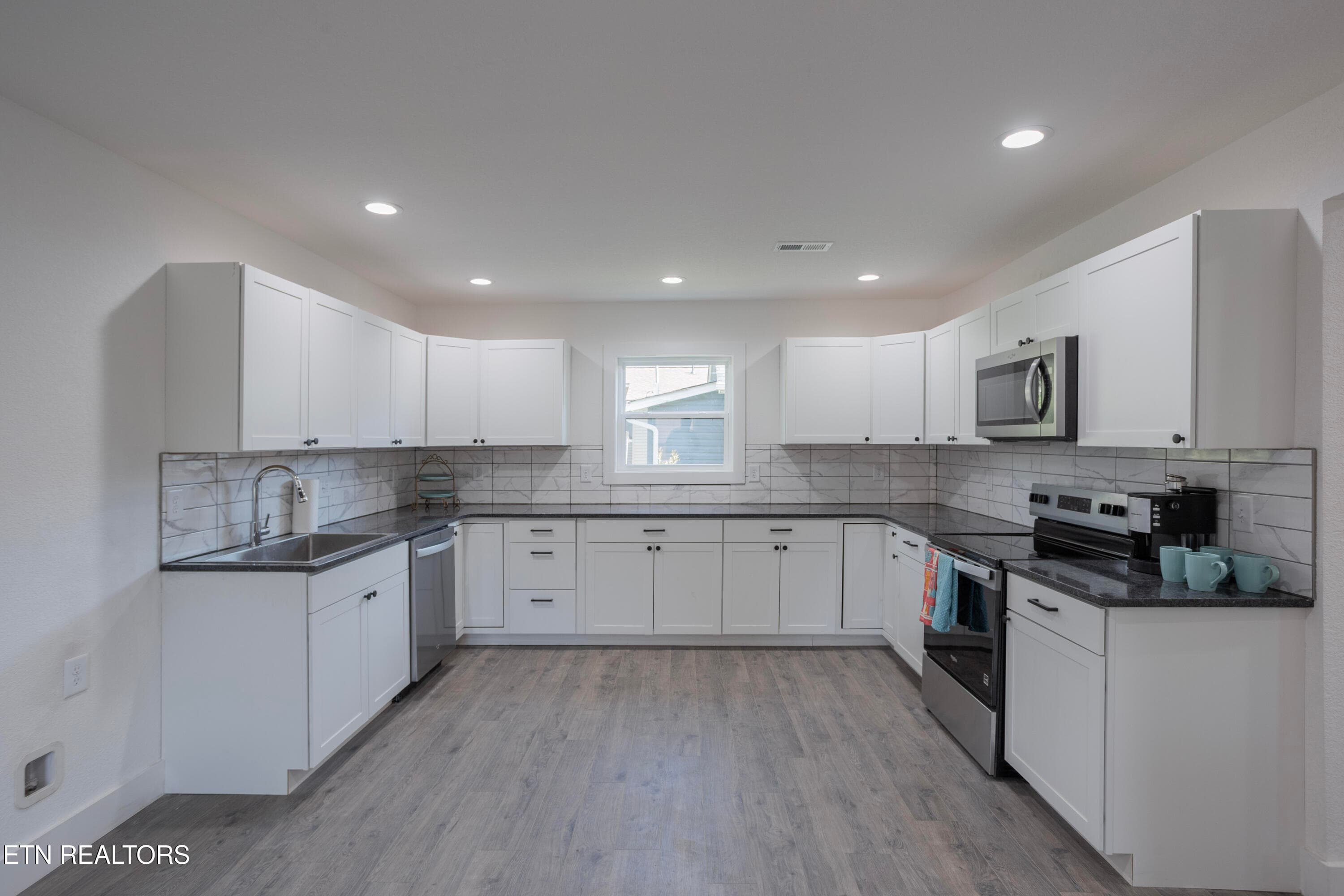 Interior_Kitchen_01 - 2317 E Glenwood Ave, Knoxville, TN 37917, Knoxville