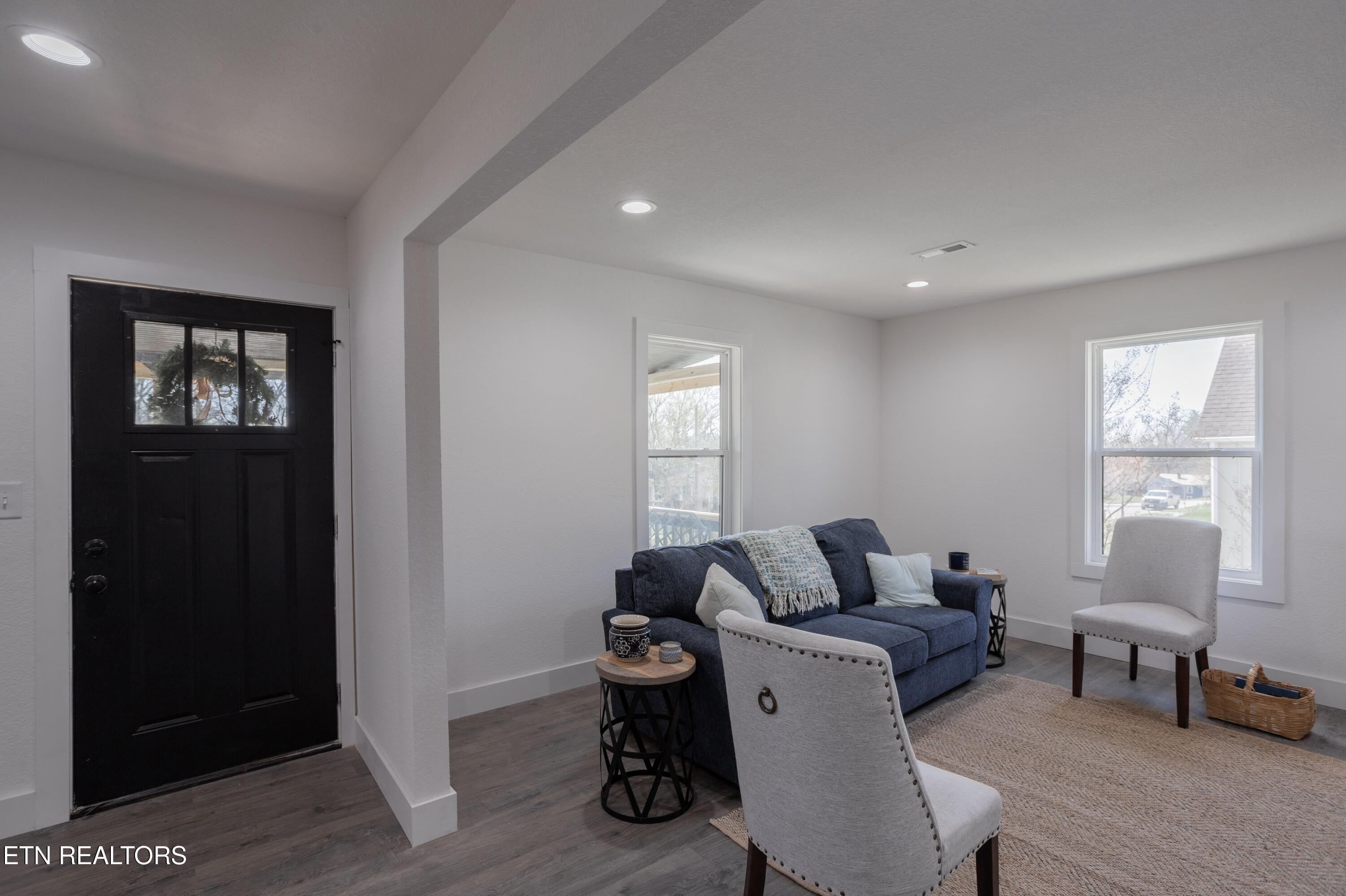 Interior_Living-Room_02 - 2317 E Glenwood Ave, Knoxville, TN 37917, Knoxville