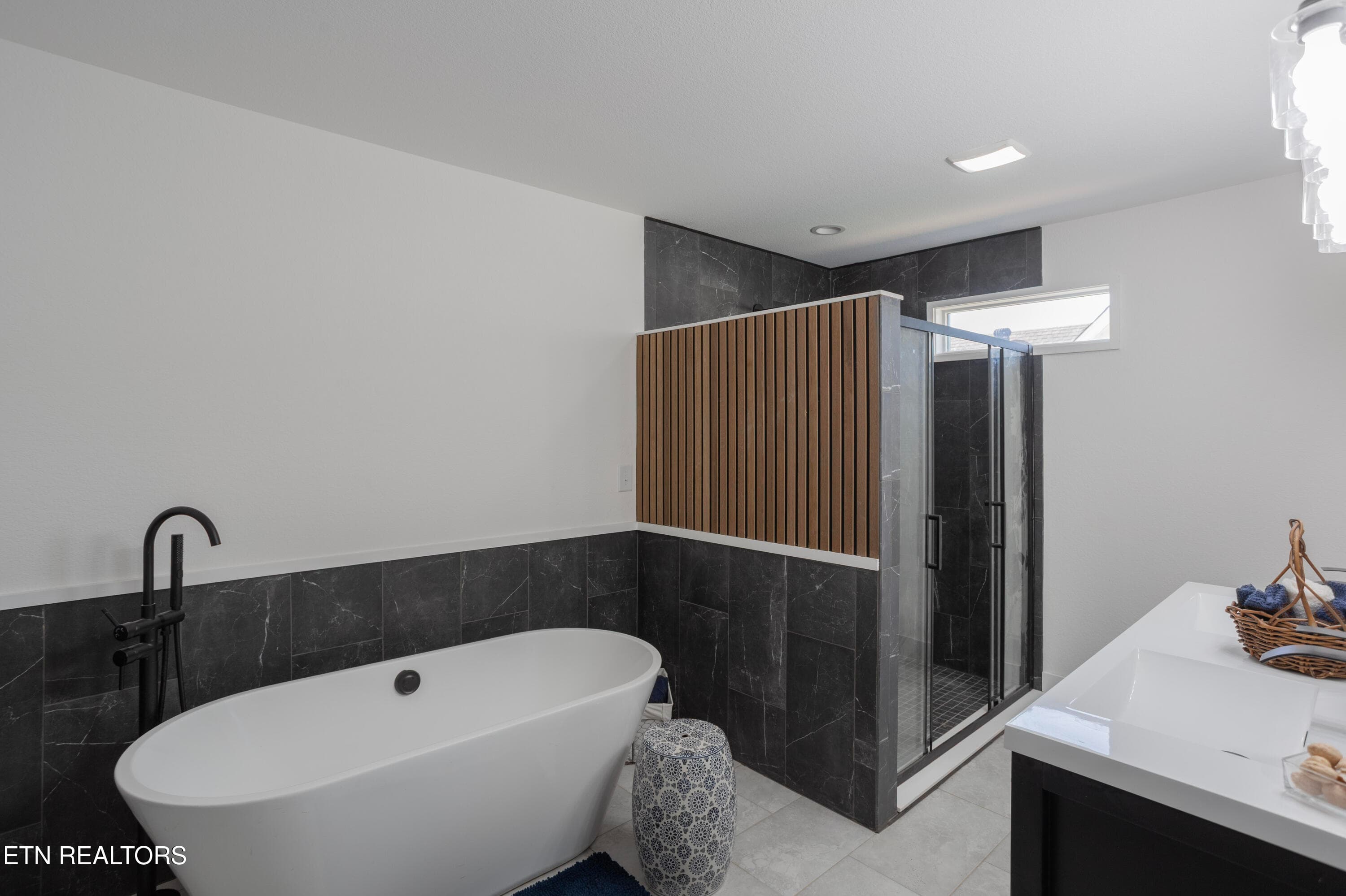 Interior_Master-BA_01 - 2317 E Glenwood Ave, Knoxville, TN 37917, Knoxville