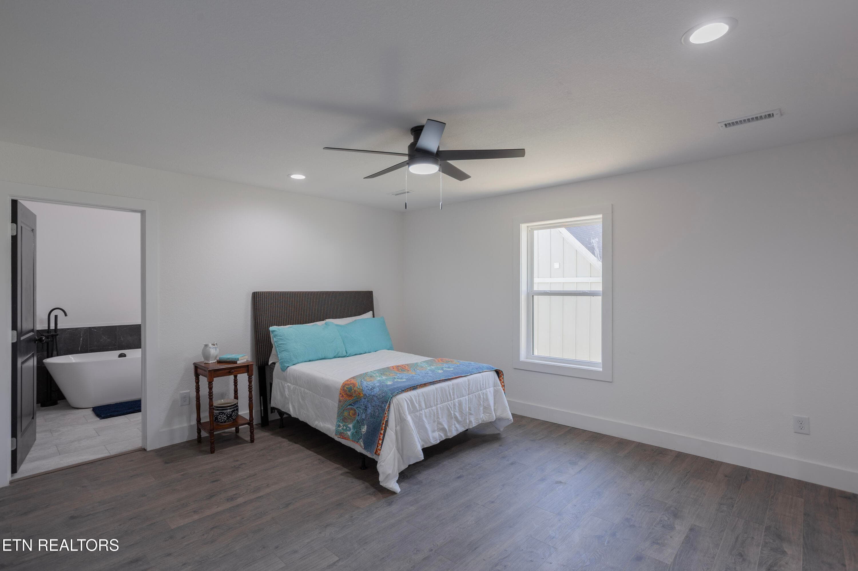 Interior_Master-BD_01 - 2317 E Glenwood Ave, Knoxville, TN 37917, Knoxville