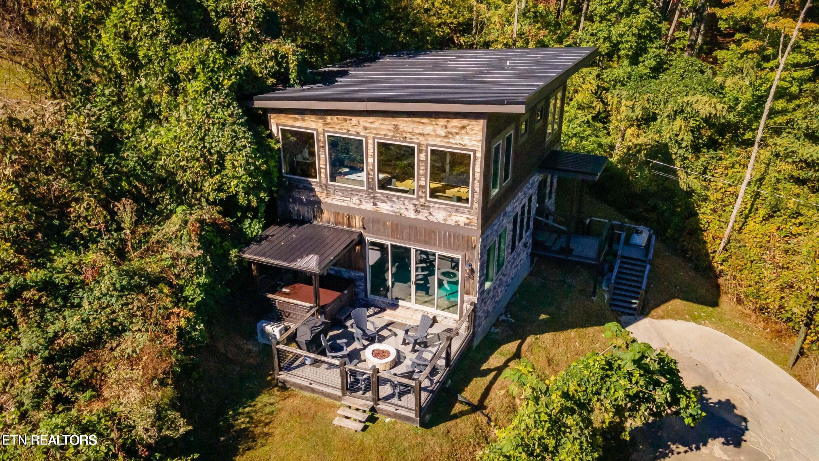 869 Chestnut Drive, Gatlinburg, TN 37738