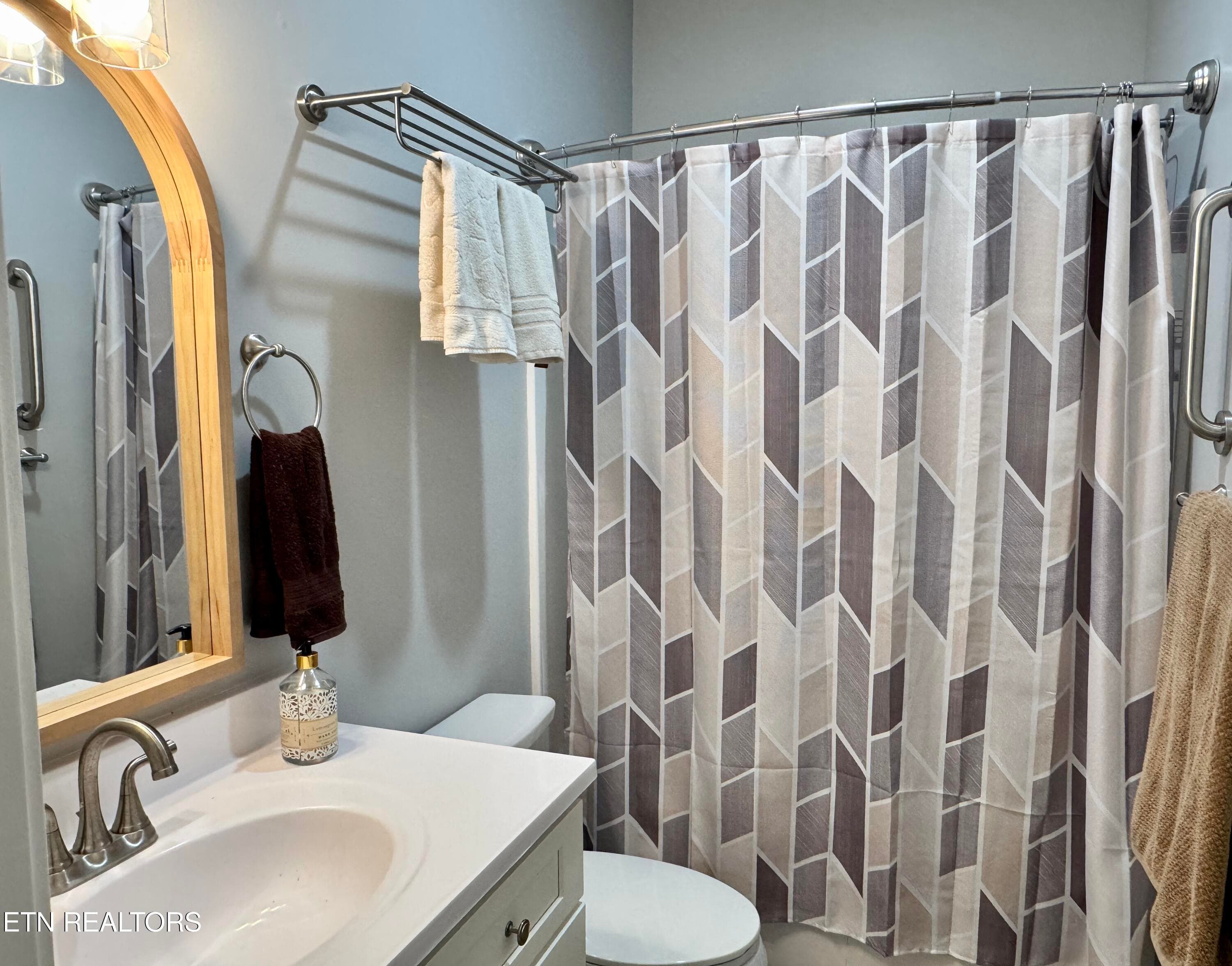 Hall bath - 1366 Hidden Valley Drive, Livingston, TN 38570, Livingston
