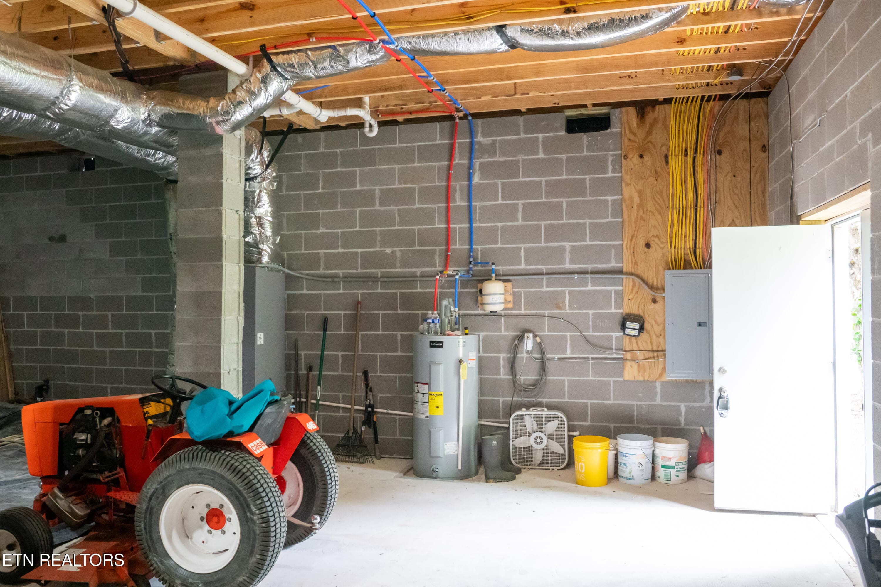Y_Crawlspace with utility - 1366 Hidden Valley Drive, Livingston, TN 38570, Livingston