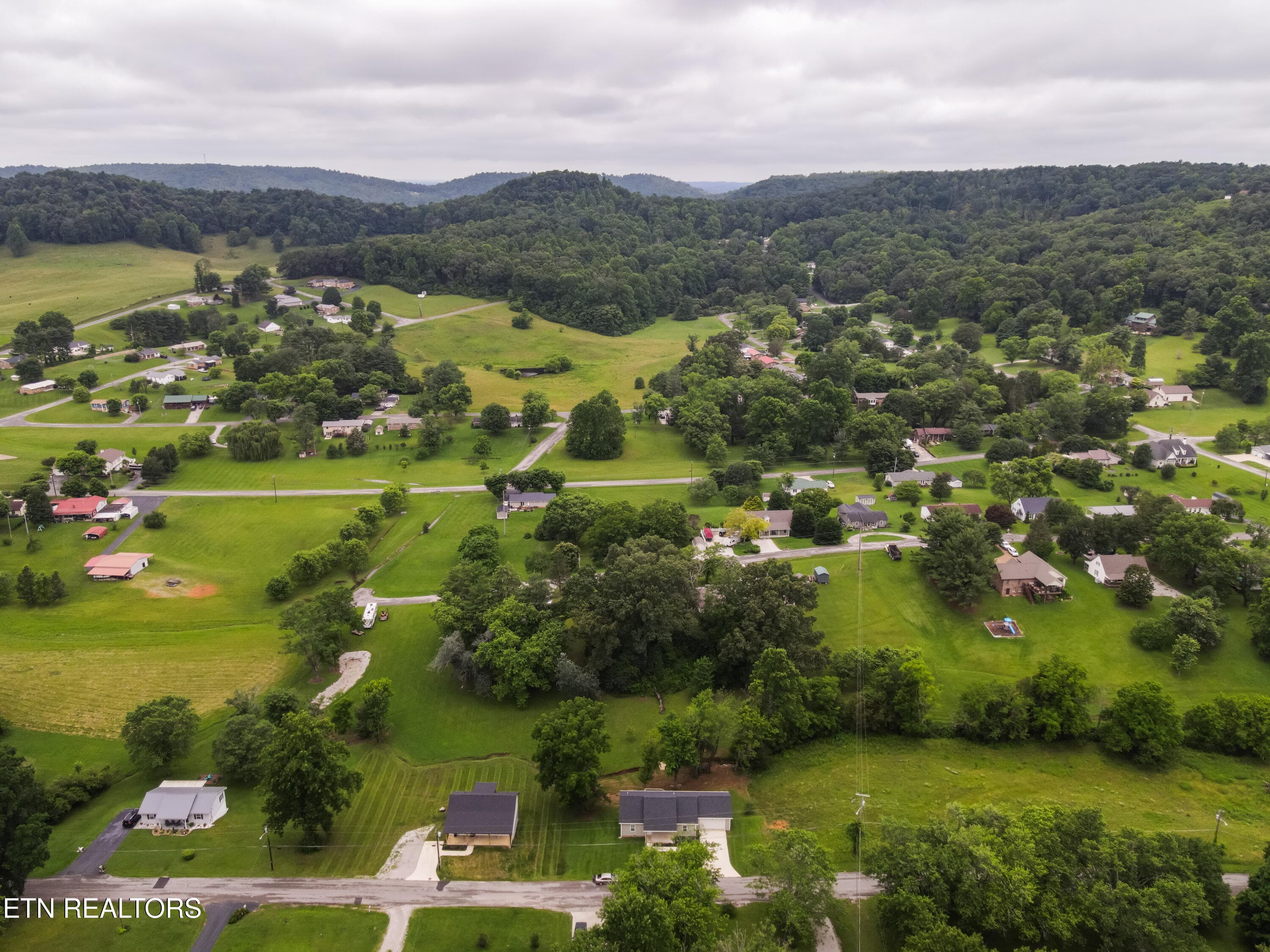 Y_Golfcourse Neighborhood - 1366 Hidden Valley Drive, Livingston, TN 38570, Livingston