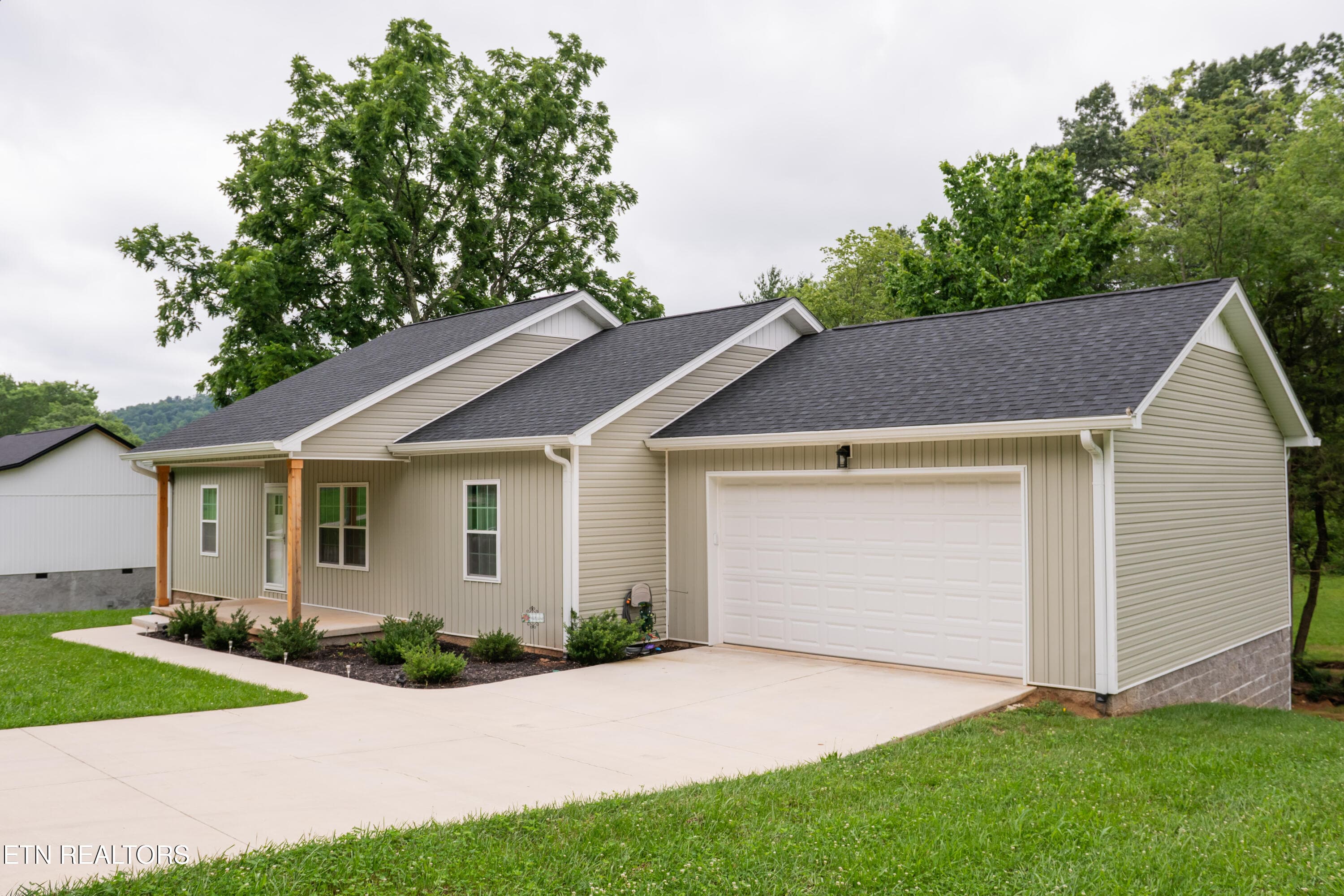Y_Right side view - 1366 Hidden Valley Drive, Livingston, TN 38570, Livingston