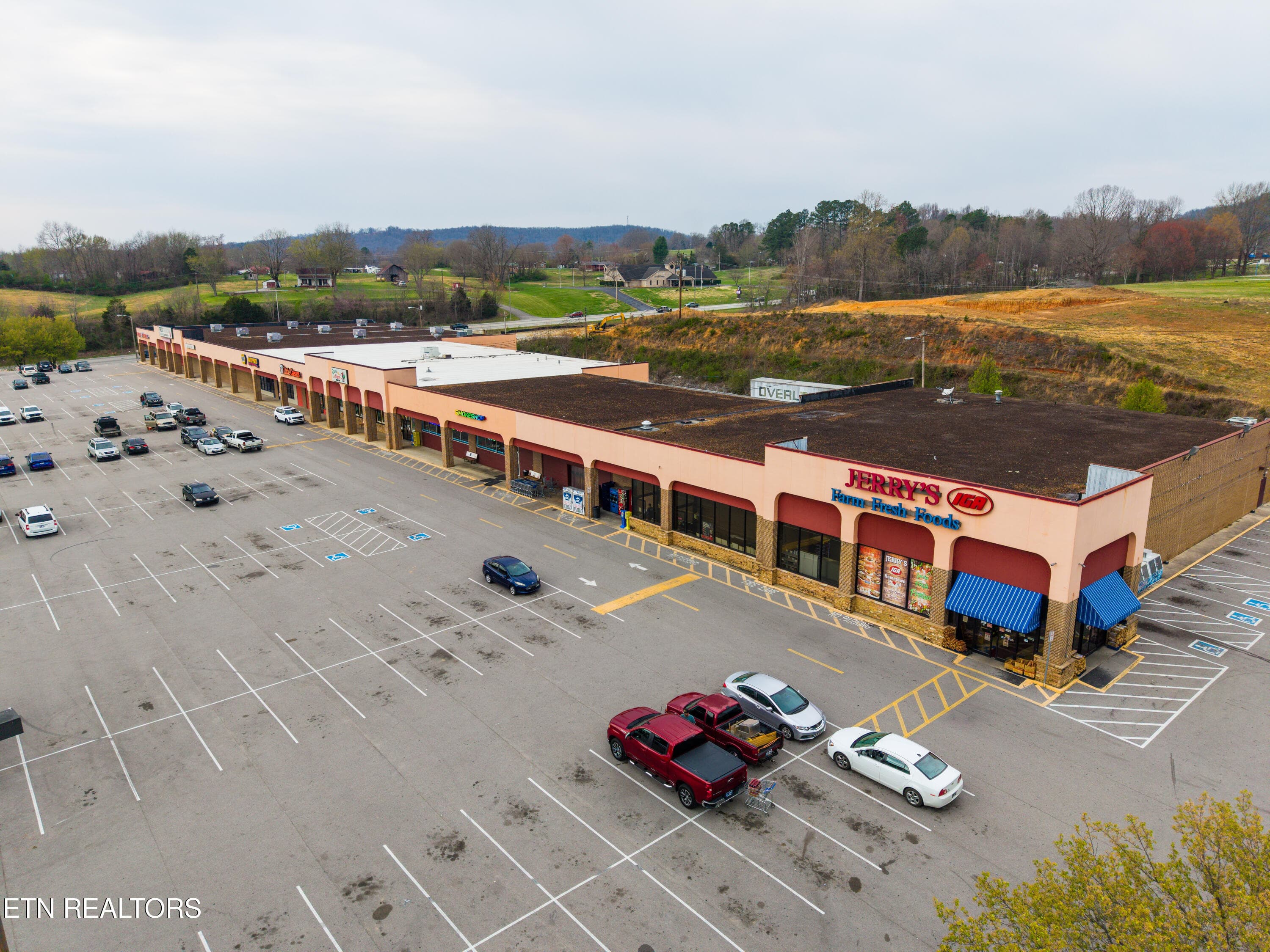 Y_Grocery Store - 1366 Hidden Valley Drive, Livingston, TN 38570, Livingston