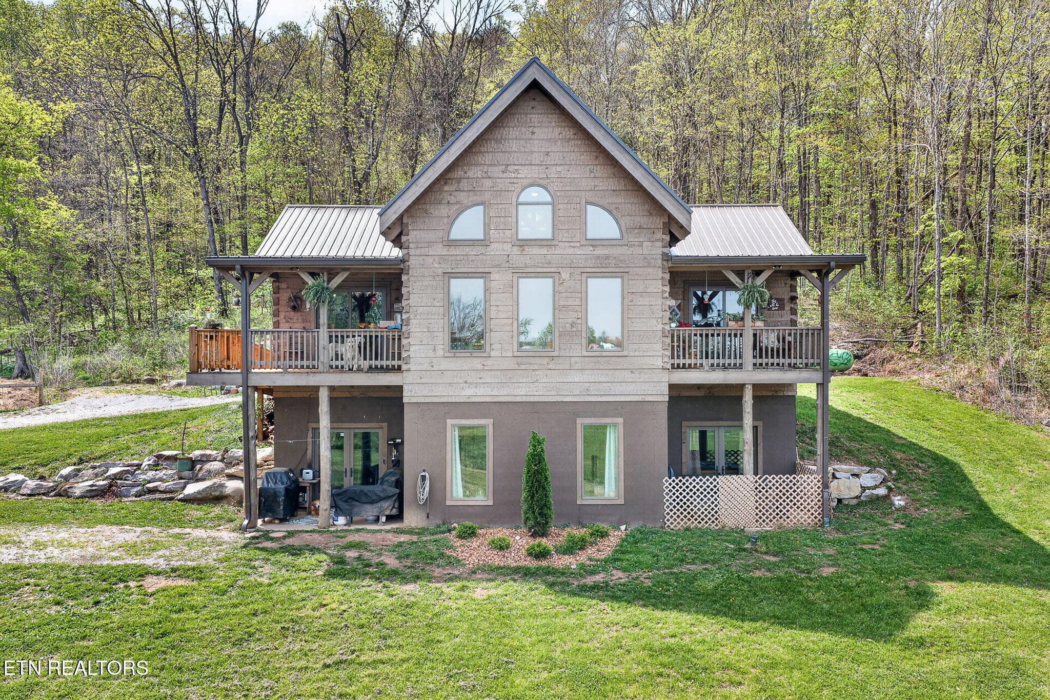 1218 Moody Rd, Byrdstown, TN 38549