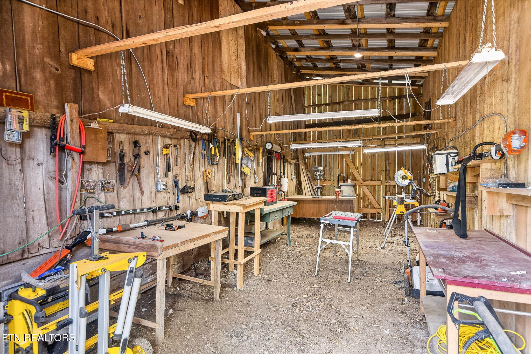 40-web-or-mls-1218 Moody Rd_207_TNPC - 1218 Moody Rd, Byrdstown, TN 38549, Byrdstown