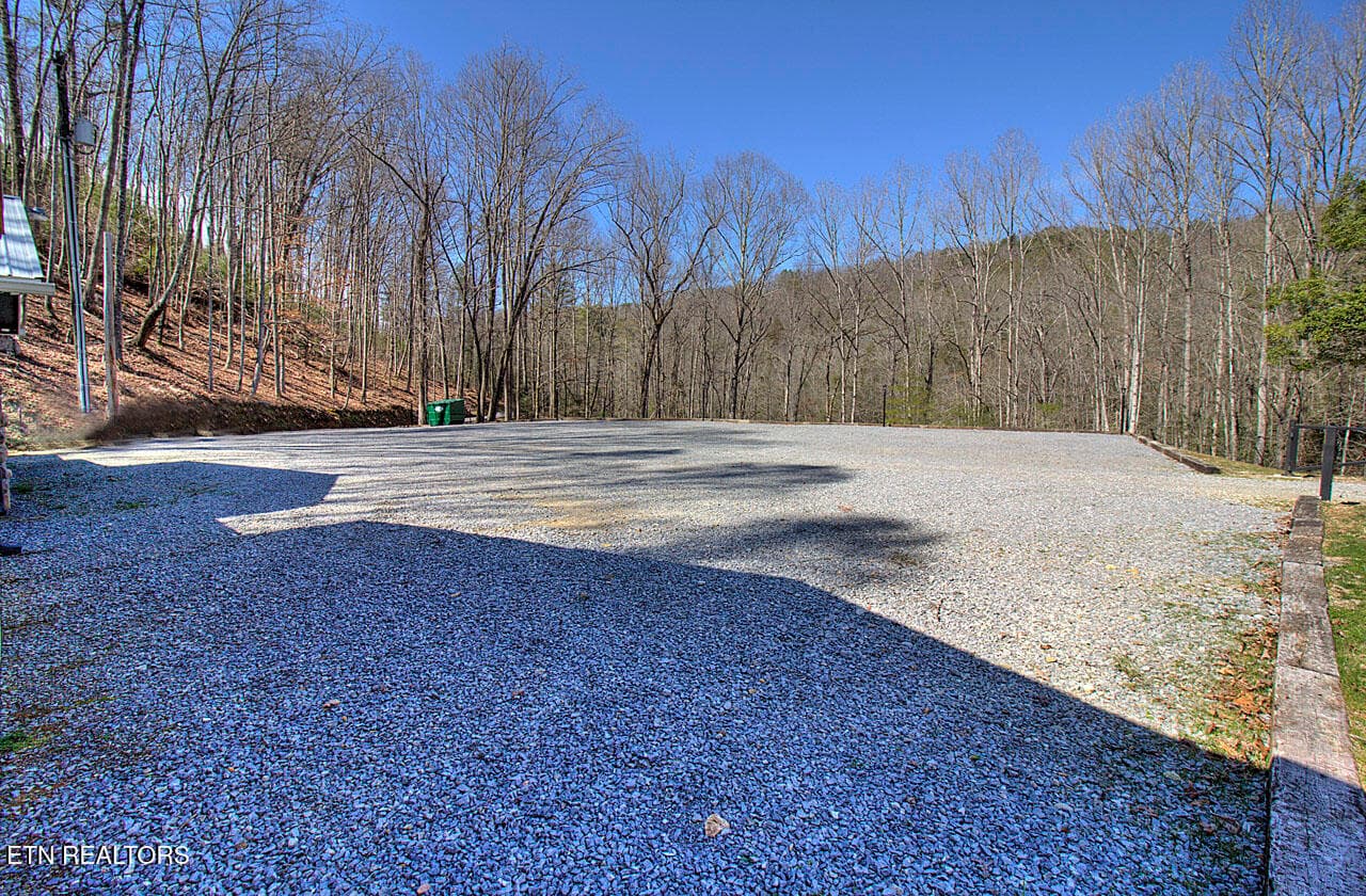 Bus RV Parking - 2050 E Millers Cove Rd, Walland, TN 37886