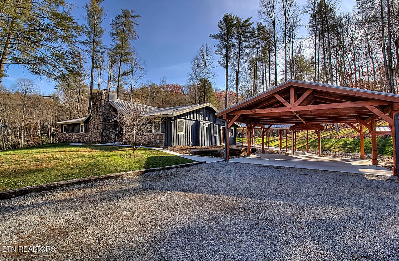 Lodge with Timber Carport - 2050 E Millers Cove Rd, Walland, TN 37886