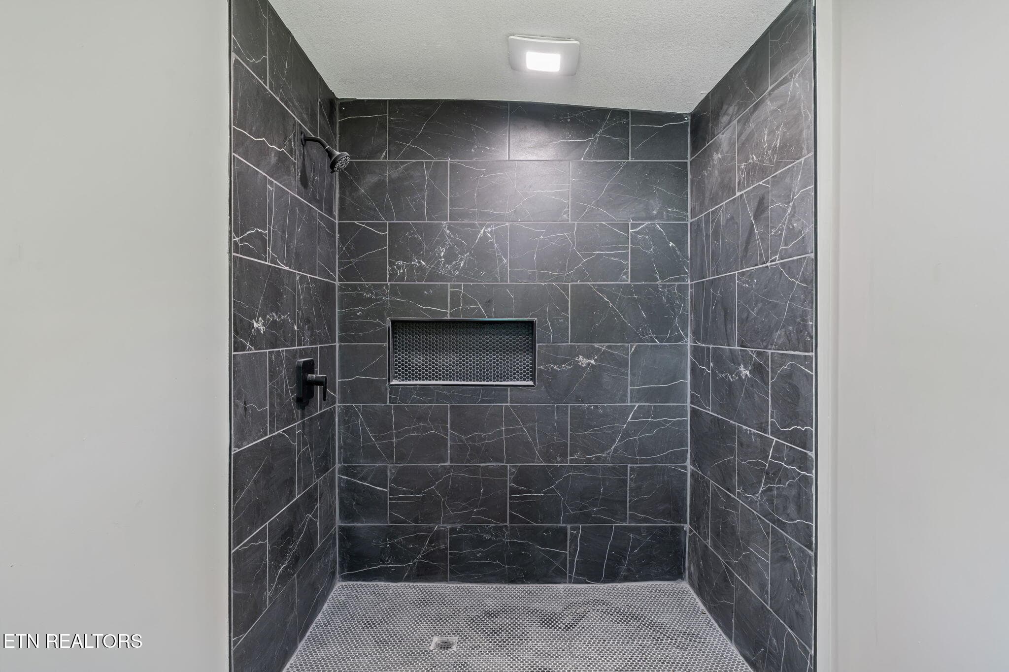 24-web-or-mls-201 Wakefield Road24 - 201 Wakefield Rd, Knoxville, TN 37922, Knoxville