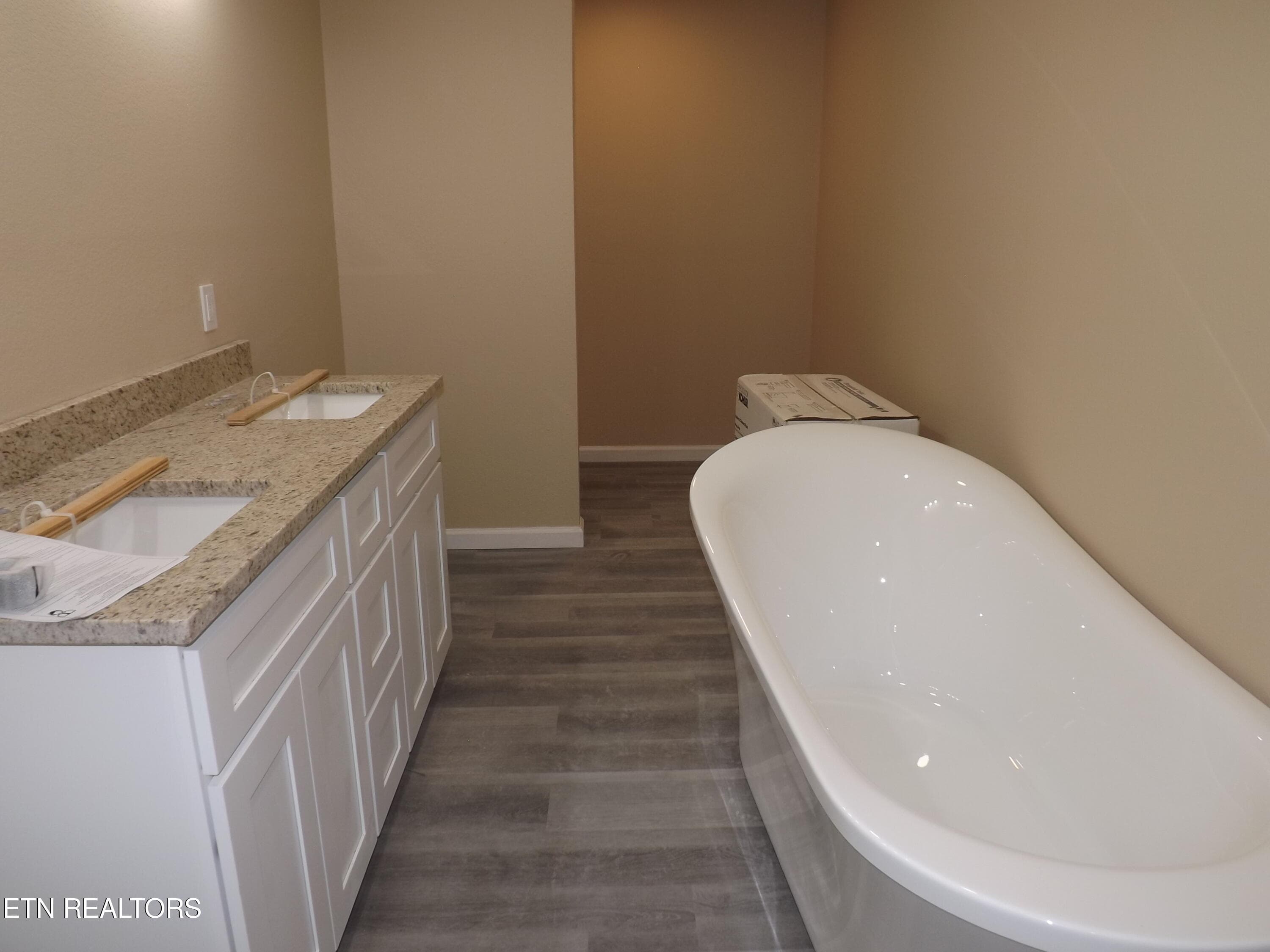 DSCF3913 - 935 Shawanee Rd, Harrogate, TN 37752