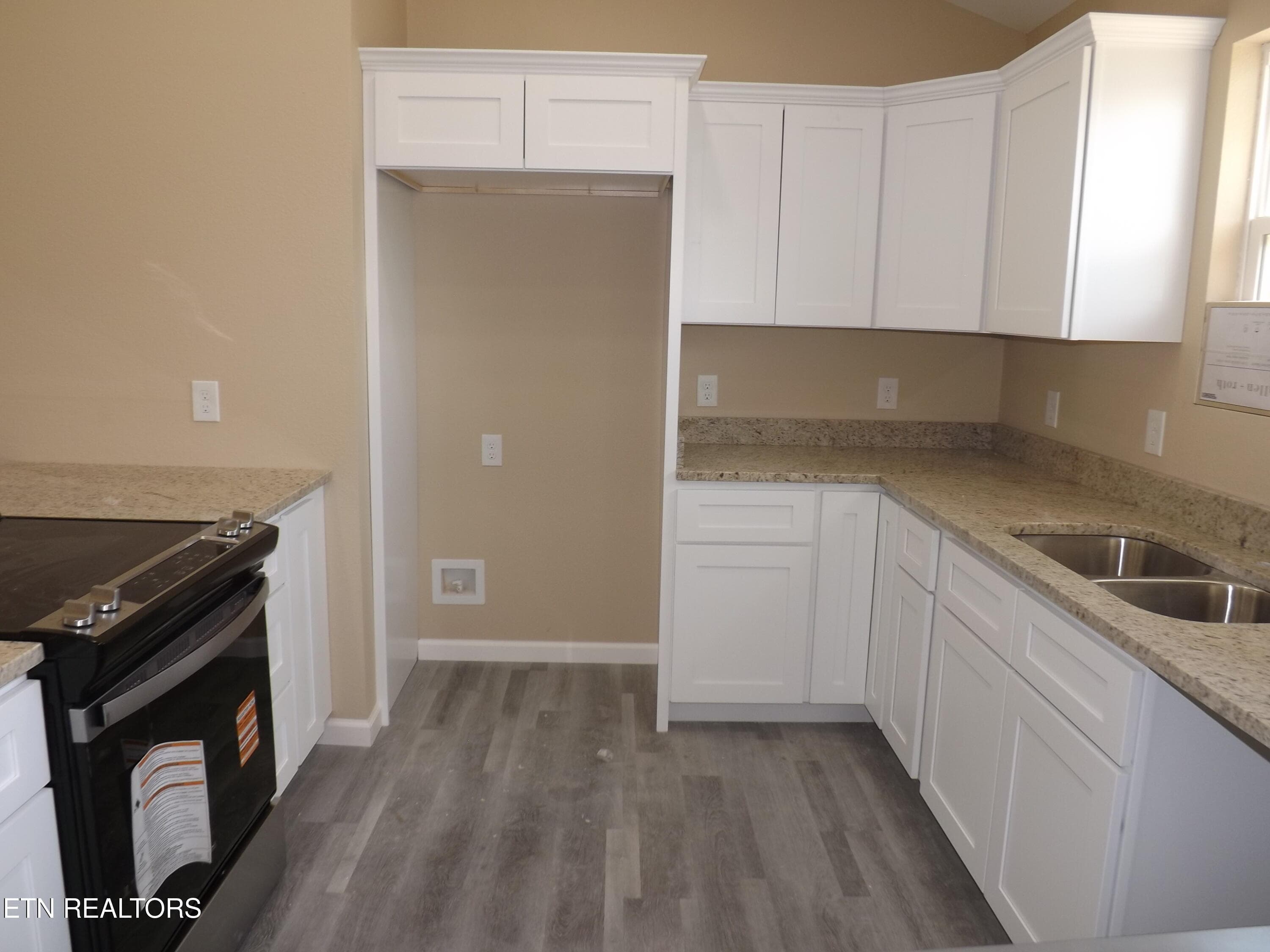 DSCF3921 - 935 Shawanee Rd, Harrogate, TN 37752