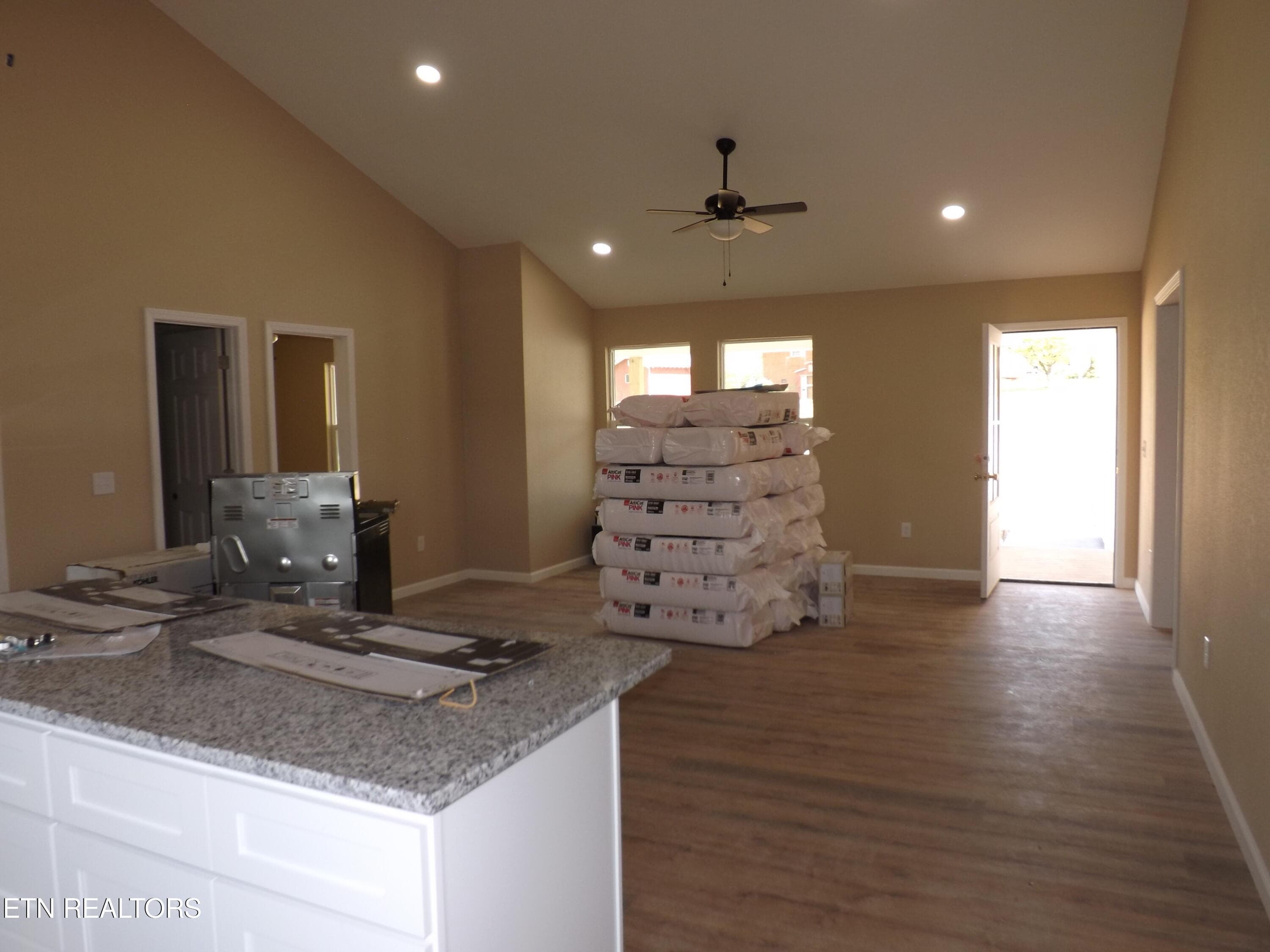 DSCF3952 - 941 Shawanee Rd, Harrogate, TN 37752