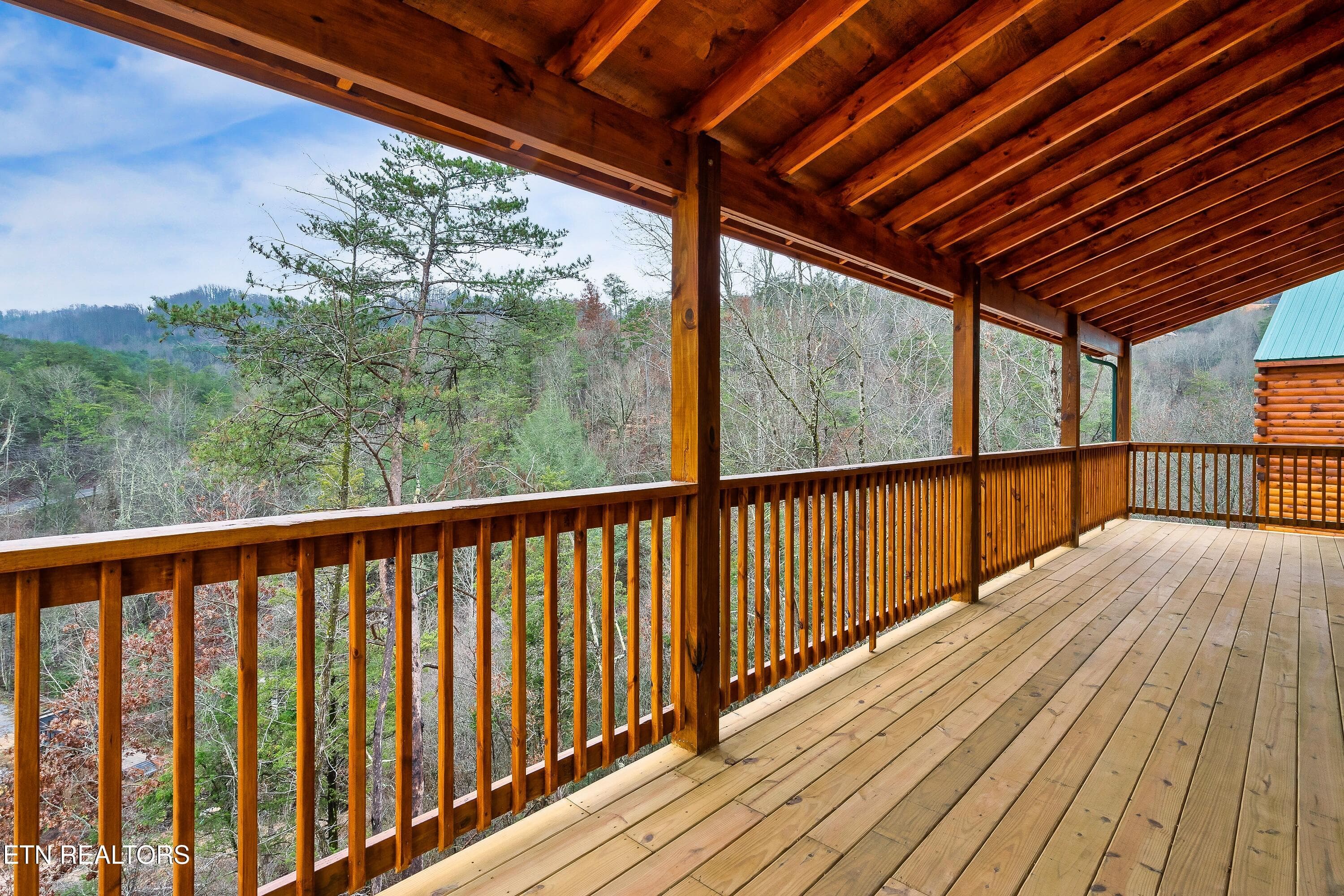 809SR-18 - 809 String Run Way, Pigeon Forge, TN 37863