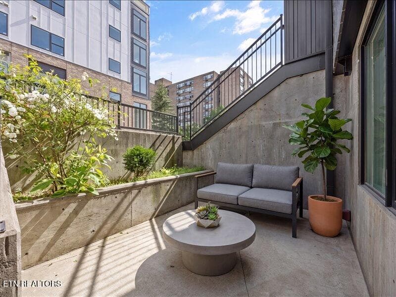 80-hf_20260428_162430_735dd86f-f0c1-4c9f - 521 W Vine Ave, Knoxville, TN 37902