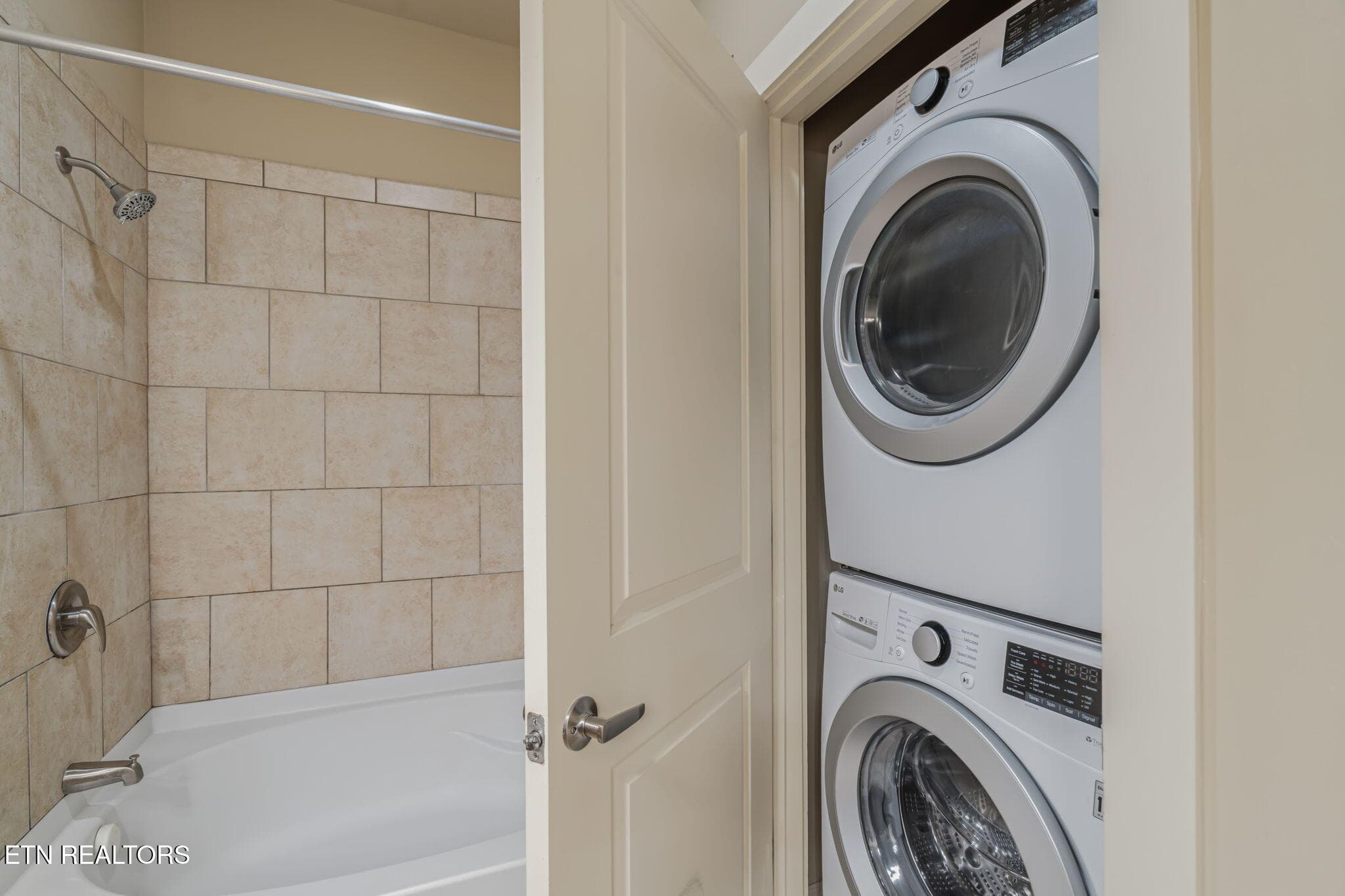 In unit laundry - 445 W Blount Ave 409, Knoxville, TN 37920, Knoxville