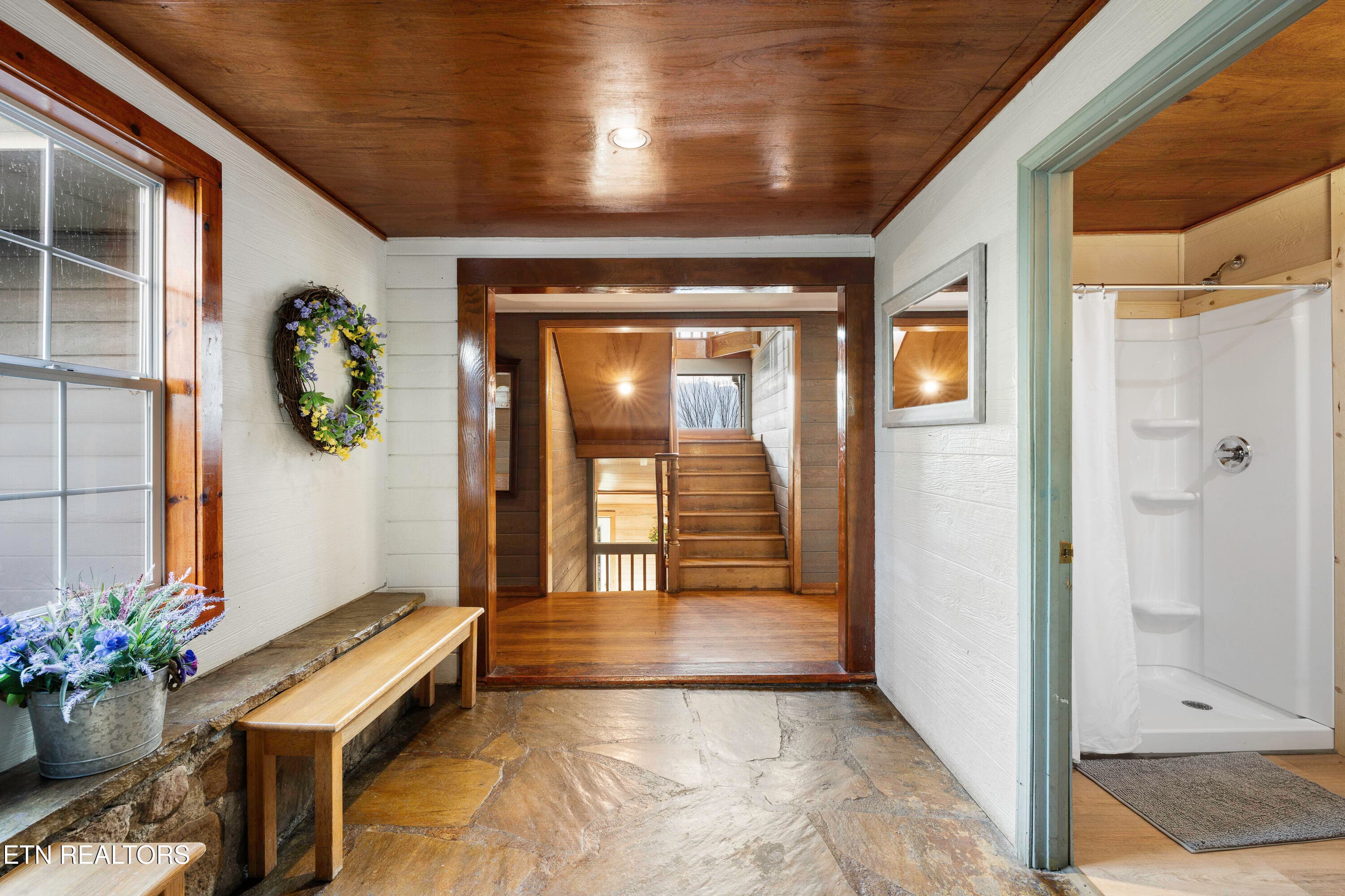 Entrance & Stairwell - 1066 Ski View Drive, Gatlinburg, TN 37738, Gatlinburg